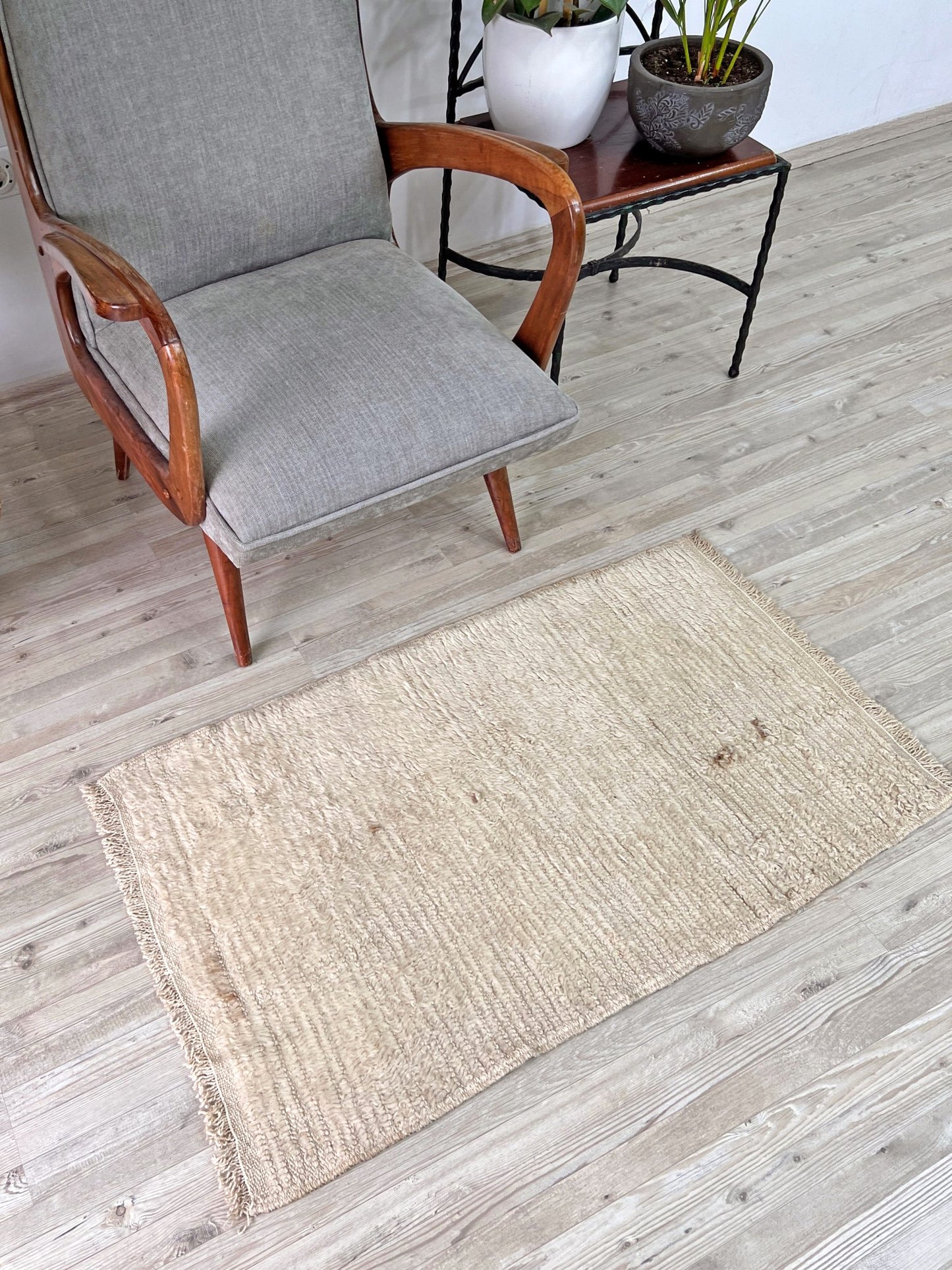 2x3 neutral handmade small wool rug for bathroom bedroom kitchen under the desk. Turkish rug shop san francisco bay area. Free shipping.