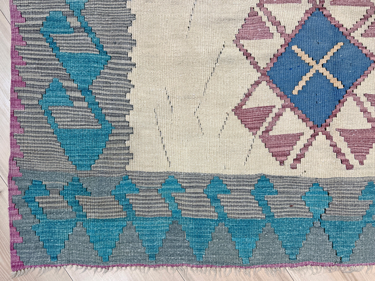 5x7 Handmade Turkish Kilim Navajo Style Rug. Wool geometric design Rug Shop San Francisco Bay Area. Buy Handmade Wool flatweave rug Palo Alto Berkeley for Living Room, Dining, Kitchen, Bedroom, Nursery. Free shipping