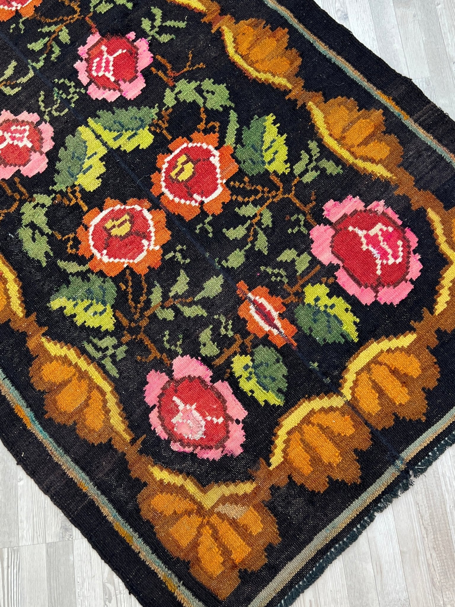 Moldovan Rose Kilim Flora Vintage Rug for Living Room Office San