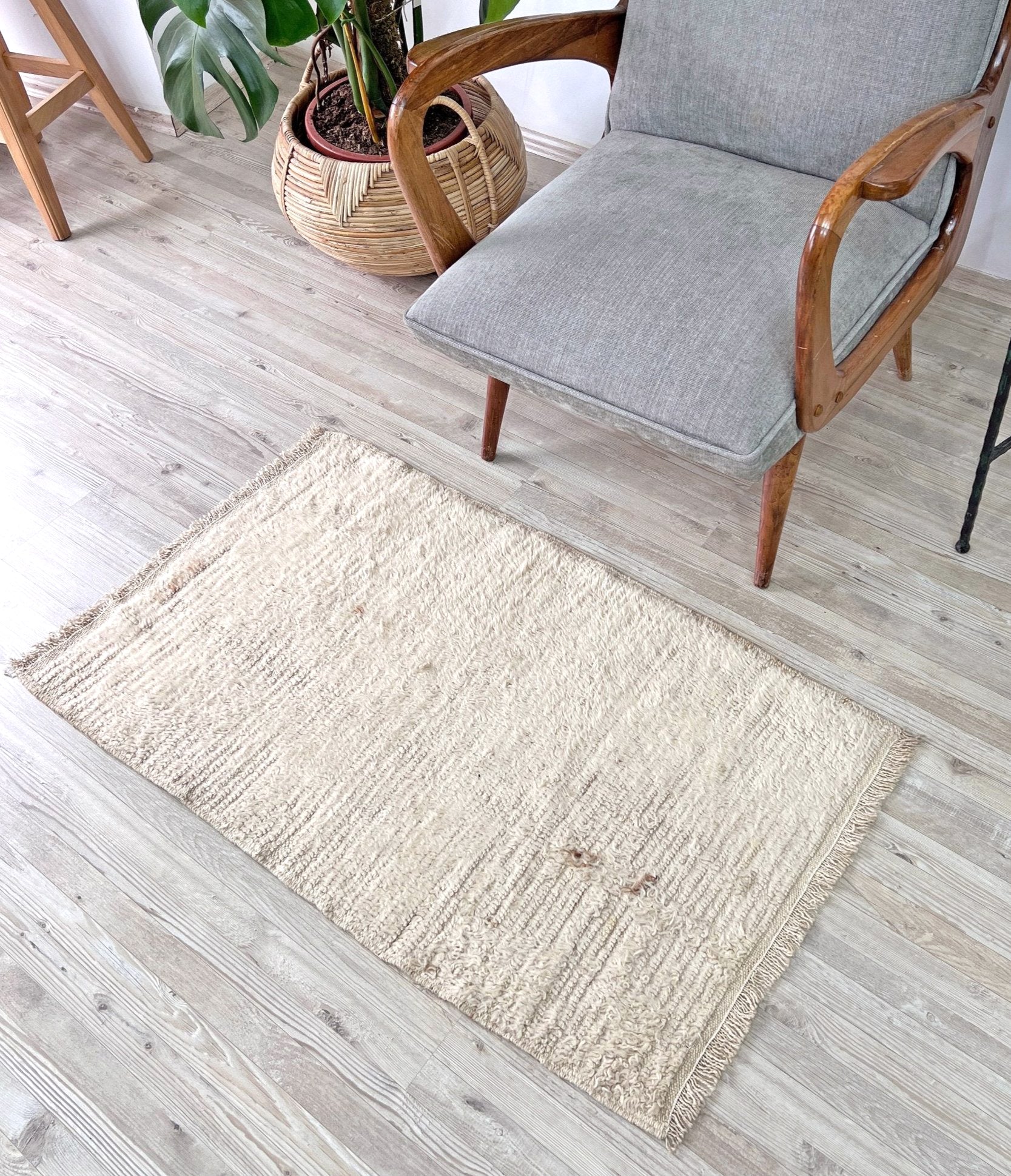 2x3 neutral handmade small wool rug for bathroom bedroom kitchen under the desk. Turkish rug shop san francisco bay area. Free shipping.