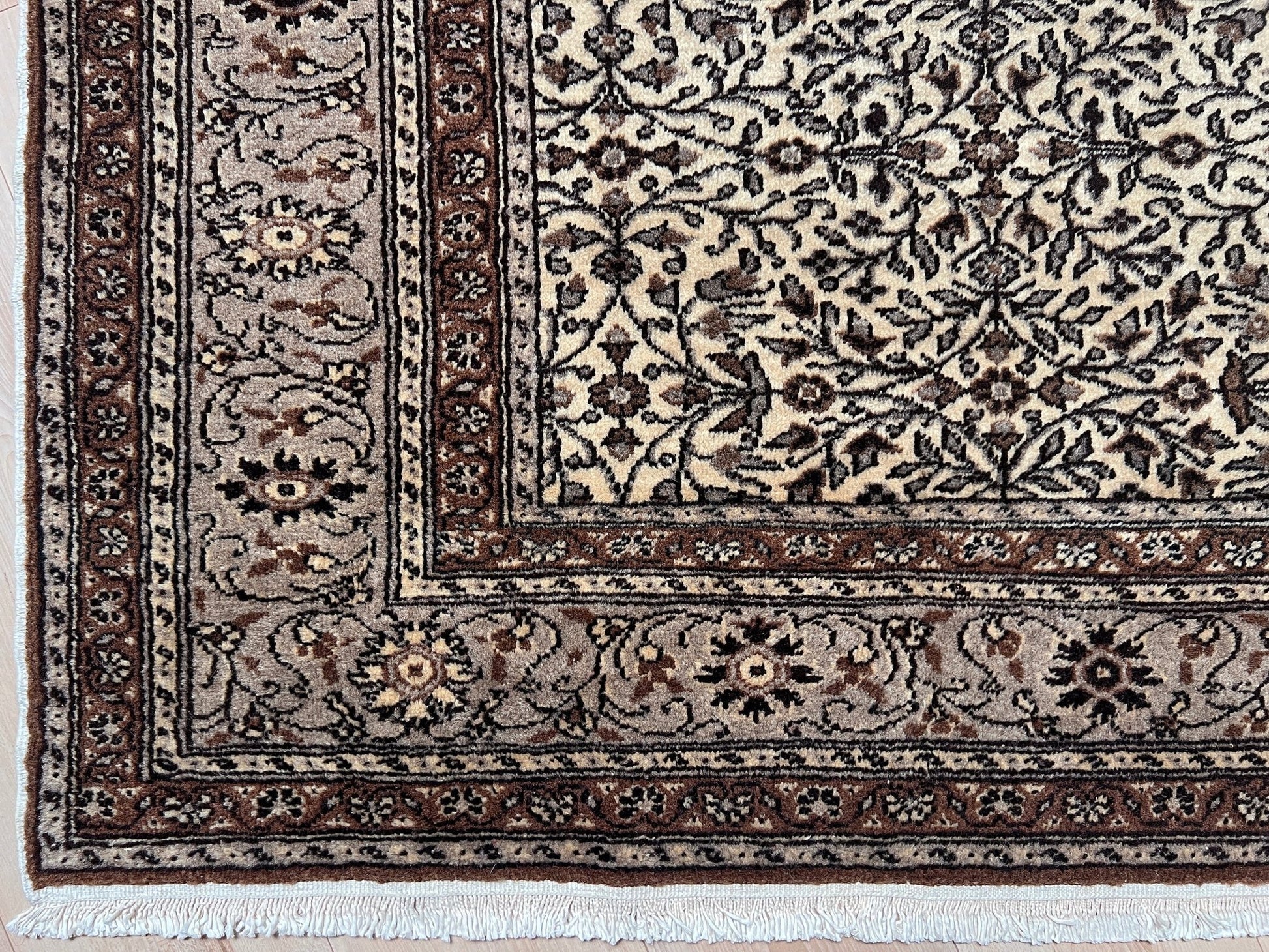 Close-up of a neutral Kayseri Turkish rug's intricate floral border design, handmade from undyed wool. The 8x12 wool carpet adds a touch of elegance to any living room, bedroom, dining area, or office decor. Free shipping from our rug shop in San Francisco Bay Area to USA and Canada.