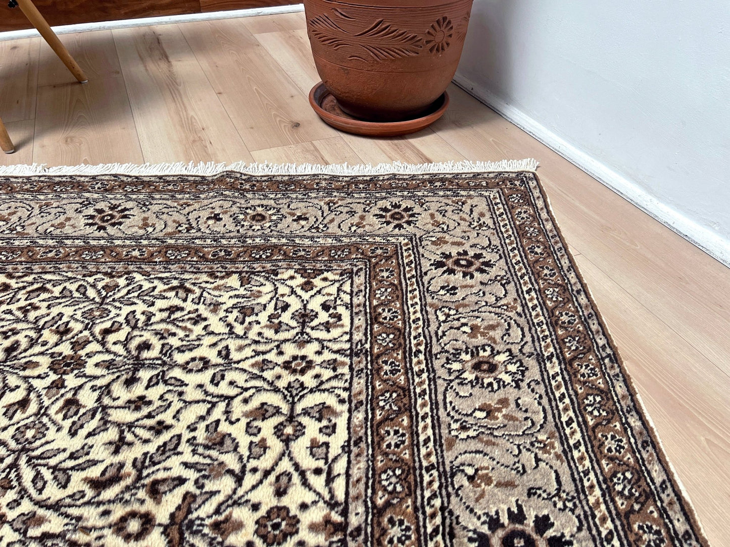 Close-up of a neutral Kayseri Turkish rug's intricate floral border design, handmade from undyed wool. The 8x12 wool carpet adds a touch of elegance to any living room, bedroom, dining area, or office decor. Free shipping from our rug shop in San Francisco Bay Area to USA and Canada.