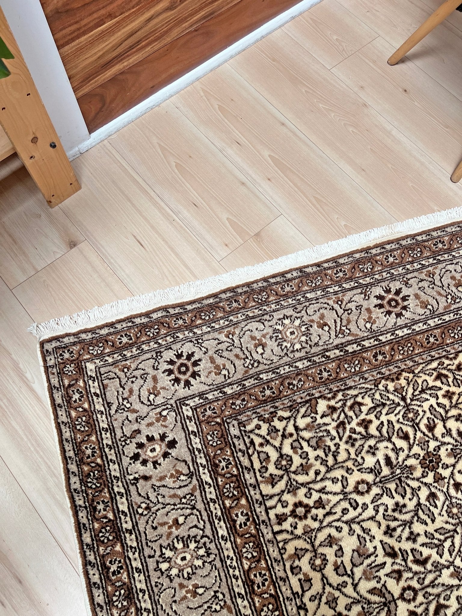 Close-up of a neutral Kayseri Turkish rug's intricate floral border design, handmade from undyed wool. The 8x12 wool carpet adds a touch of elegance to any living room, bedroom, dining area, or office decor. Free shipping from our rug shop in San Francisco Bay Area to USA and Canada.