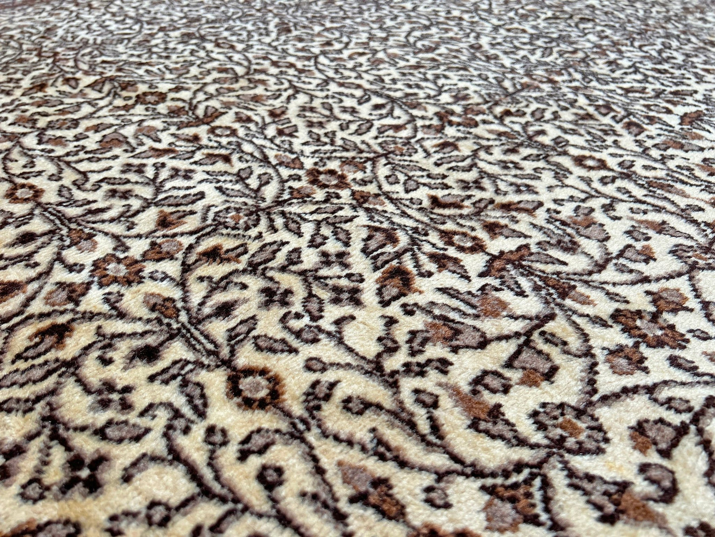 Close-up of a neutral Kayseri Turkish rug's intricate floral border design, handmade from undyed wool. The 8x12 wool carpet adds a touch of elegance to any living room, bedroom, dining area, or office decor. Free shipping from our rug shop in San Francisco Bay Area to USA and Canada.