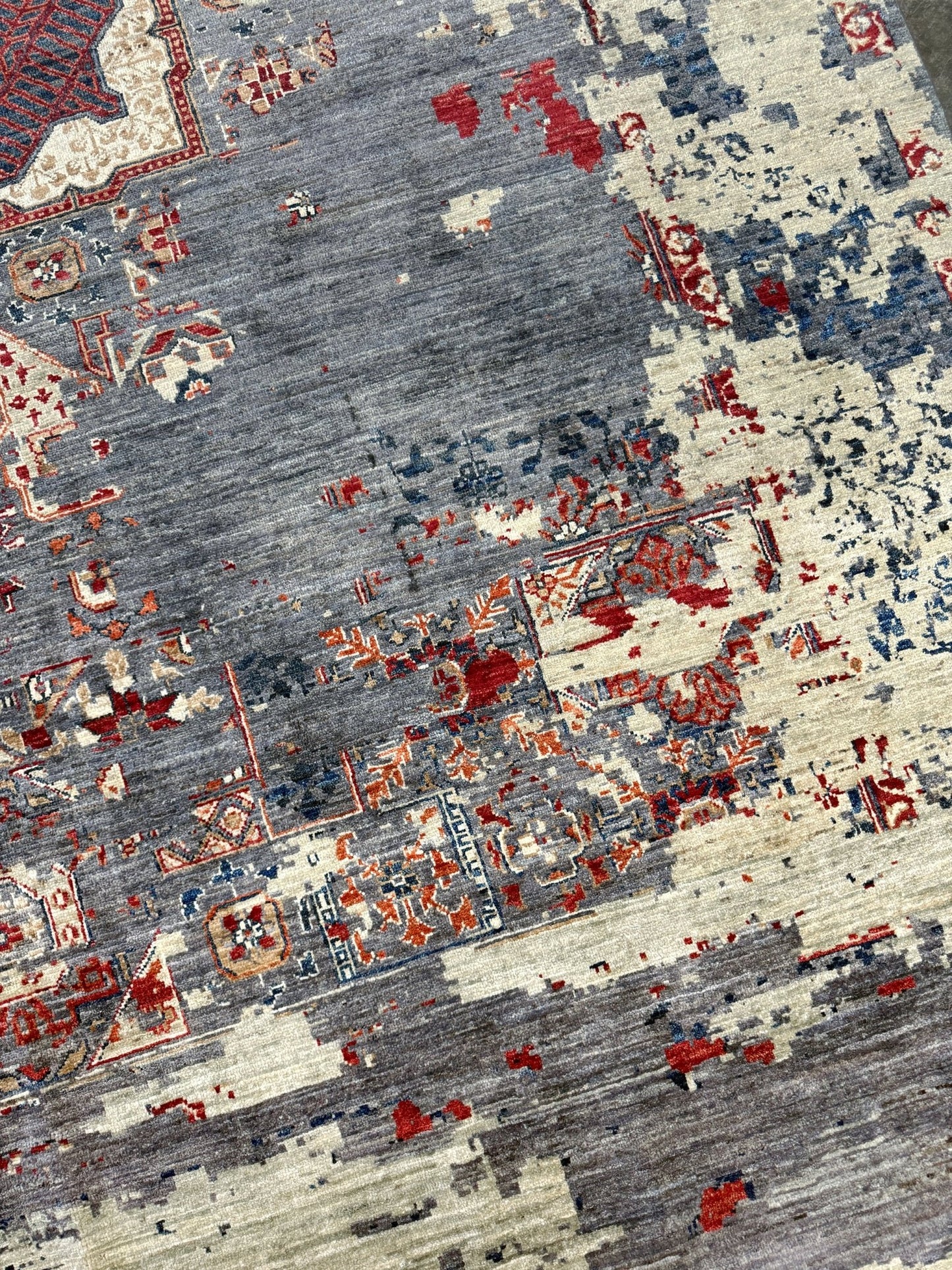 Transitional erased modern Mamluk design rug in 9x12 size with crimson medallion, silvery gray background, and ivory accents — perfect for living rooms, dining rooms, or bedrooms. Handmade wool rug from Indigo Rugs, Burlingame SF Bay Area with free shipping.