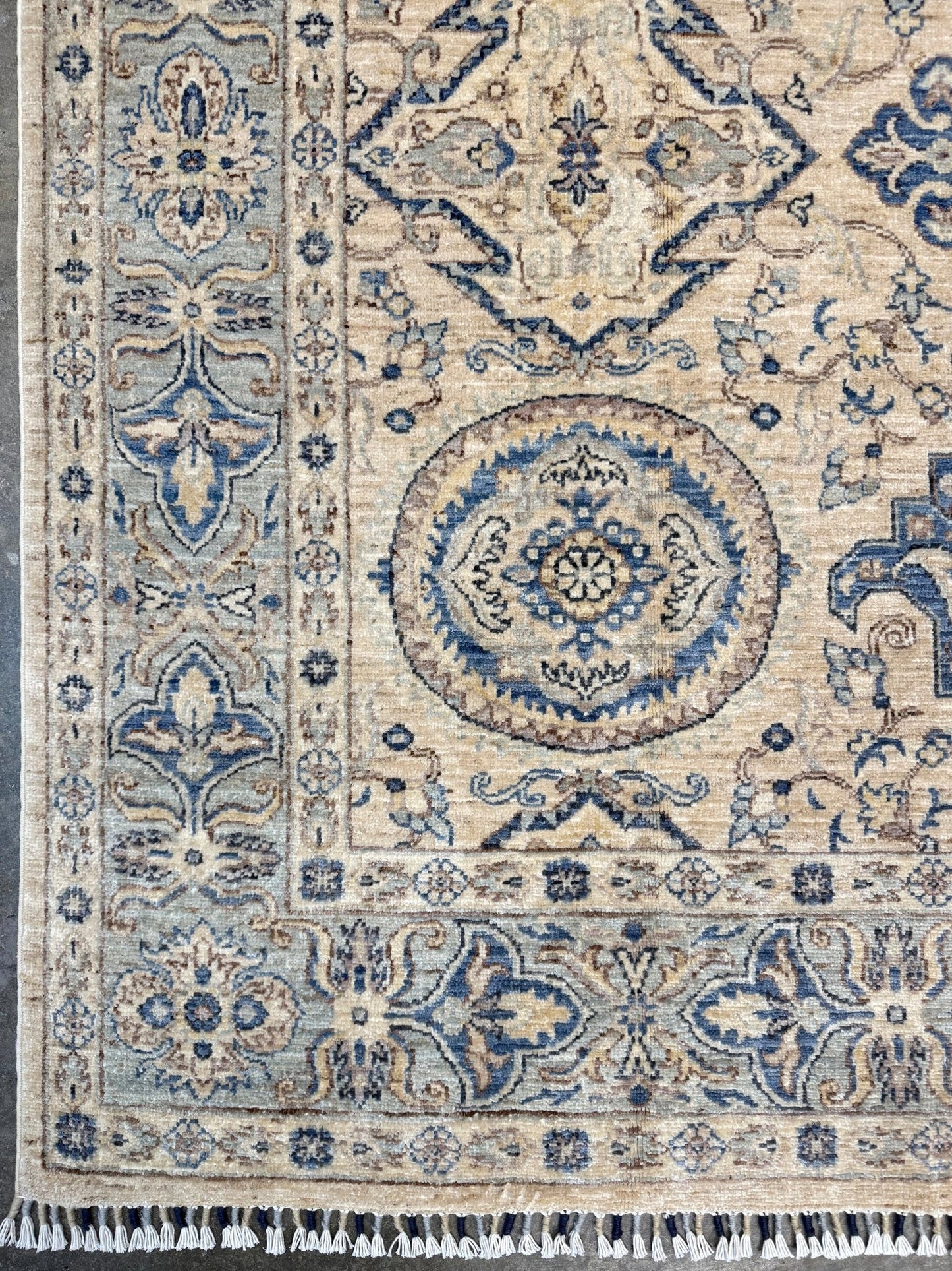 6x9 handmade transitional Ziegler Sultanabad Turkish rug in soft ivory, beige, and muted blue tones with a neutral, calming palette. Ideal for living rooms, dining rooms, and bedrooms in modern, rustic, or coastal décor. From a rug shop in Burlingame, San Francisco Bay Area, CA with free shipping.