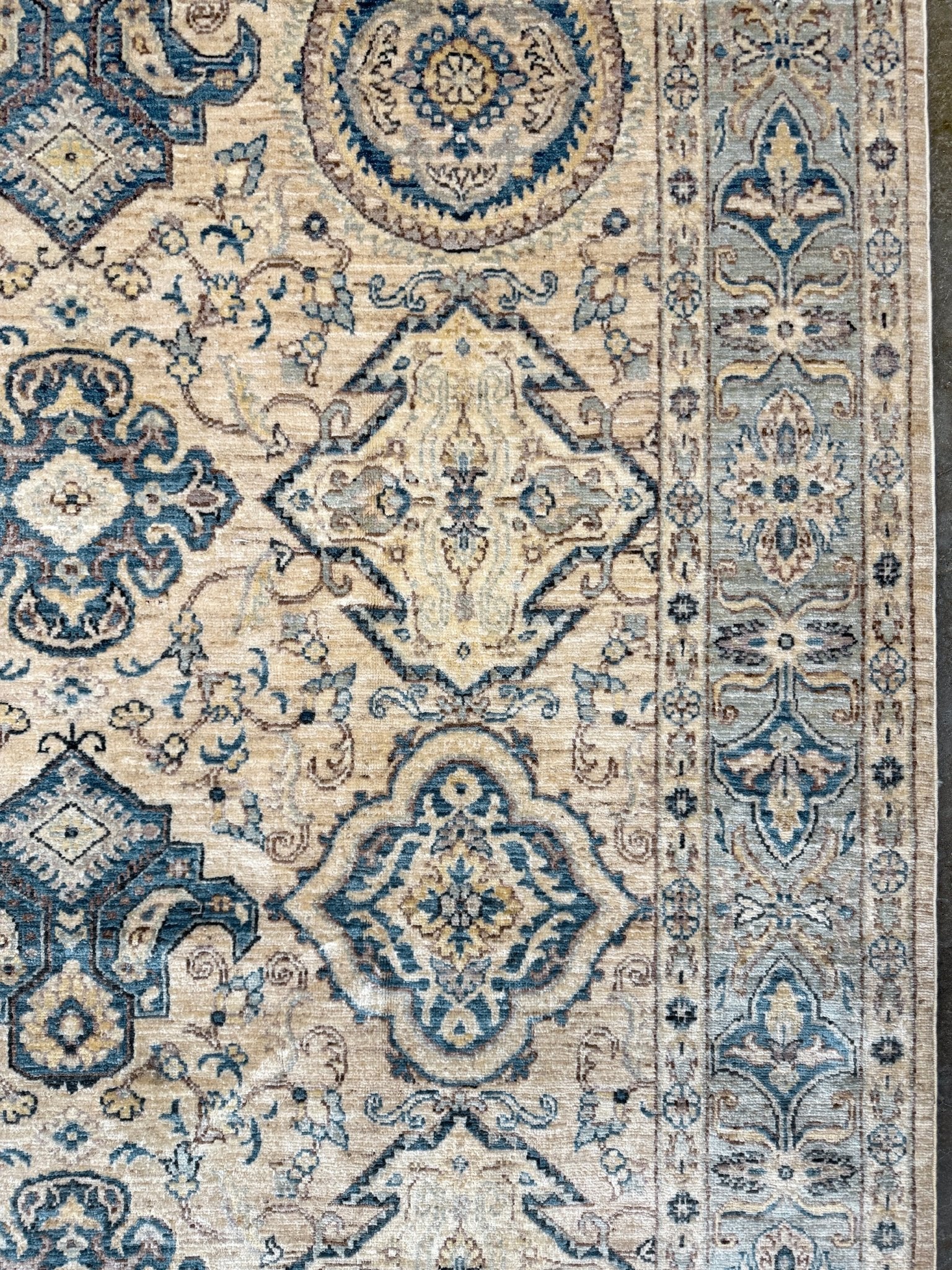 6x9 handmade transitional Ziegler Sultanabad Turkish rug in soft ivory, beige, and muted blue tones with a neutral, calming palette. Ideal for living rooms, dining rooms, and bedrooms in modern, rustic, or coastal décor. From a rug shop in Burlingame, San Francisco Bay Area, CA with free shipping.