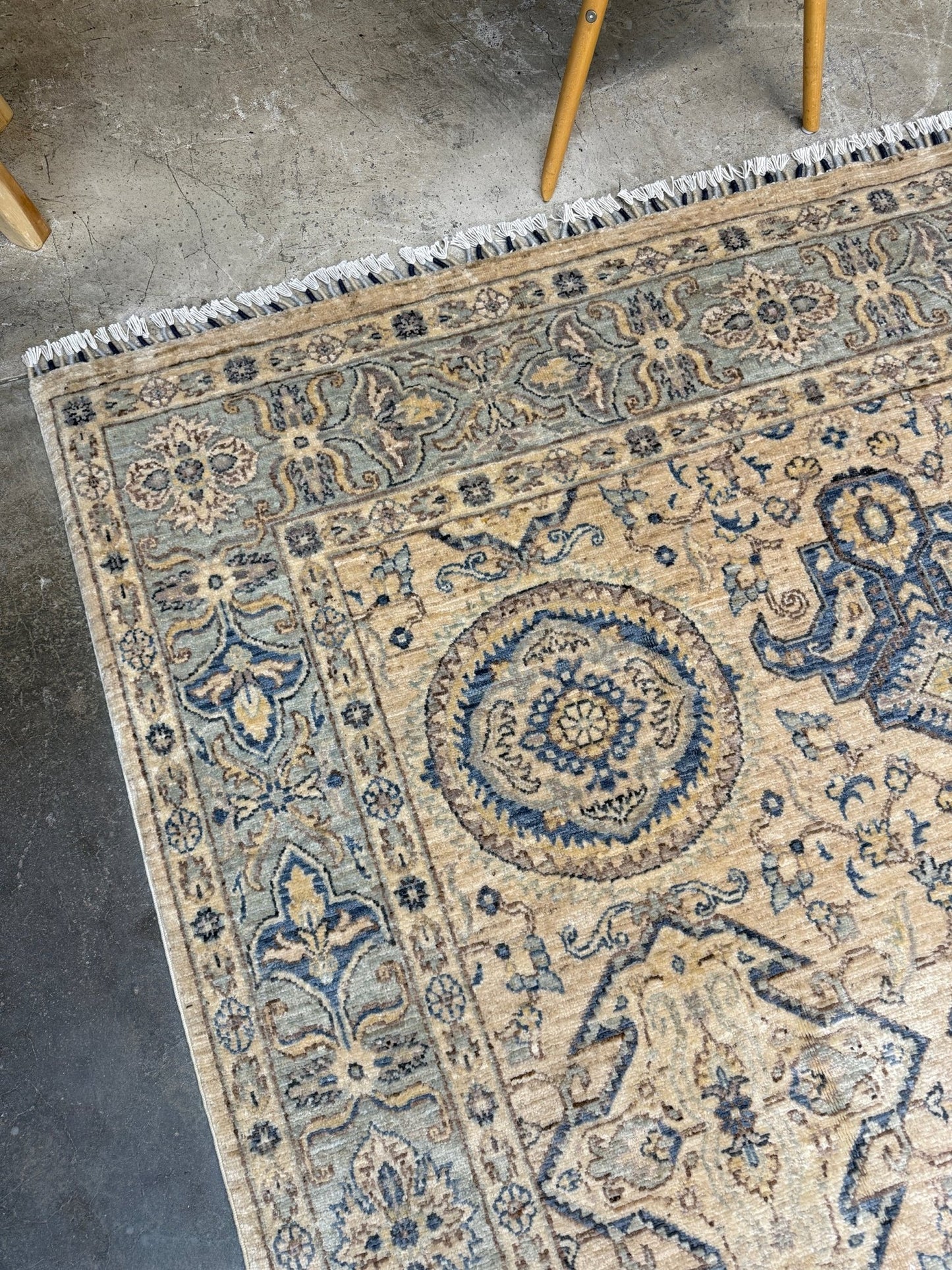 6x9 handmade transitional Ziegler Sultanabad Turkish rug in soft ivory, beige, and muted blue tones with a neutral, calming palette. Ideal for living rooms, dining rooms, and bedrooms in modern, rustic, or coastal décor. From a rug shop in Burlingame, San Francisco Bay Area, CA with free shipping.