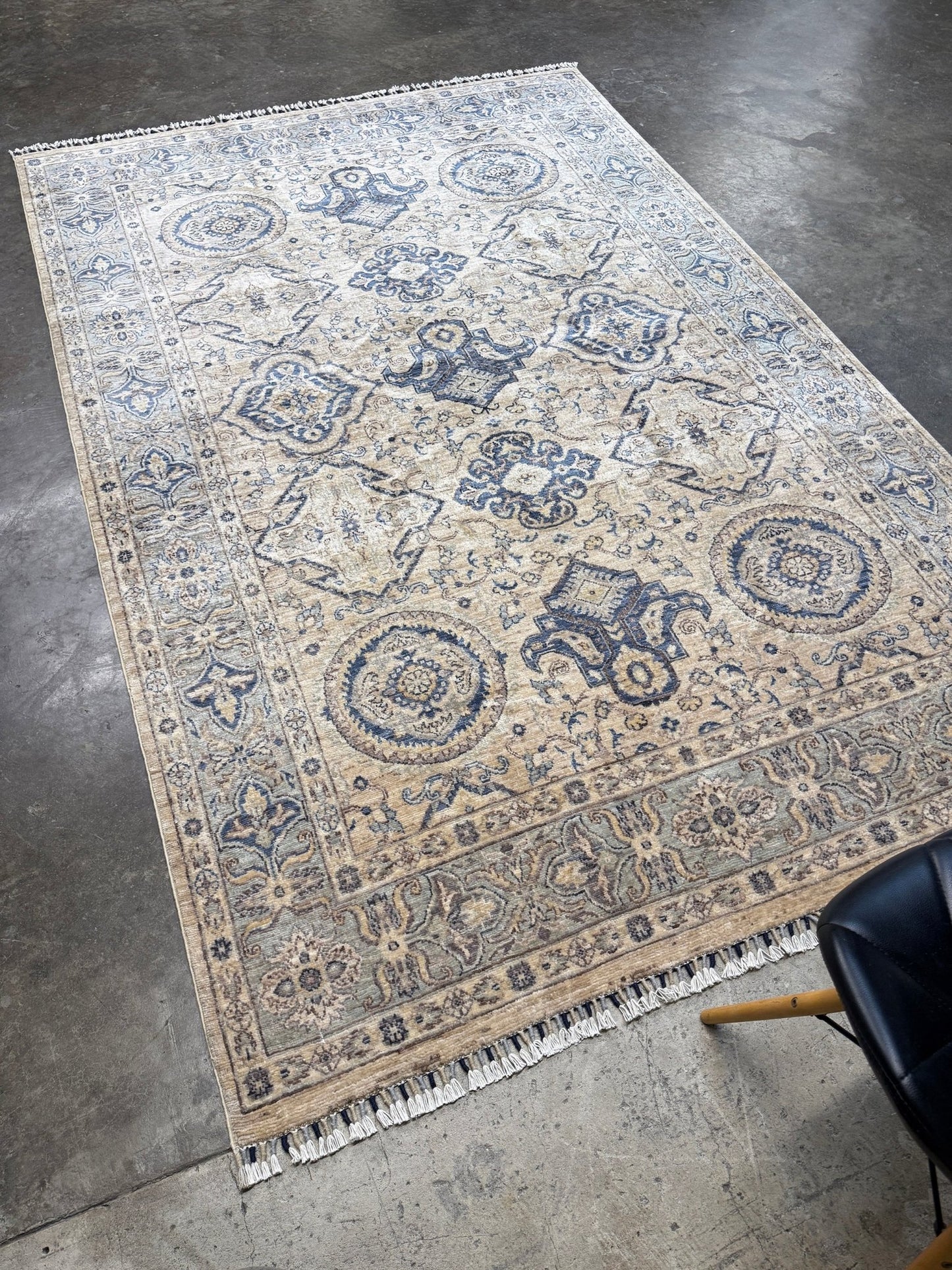 6x9 handmade transitional Ziegler Sultanabad Turkish rug in soft ivory, beige, and muted blue tones with a neutral, calming palette. Ideal for living rooms, dining rooms, and bedrooms in modern, rustic, or coastal décor. From a rug shop in Burlingame, San Francisco Bay Area, CA with free shipping.