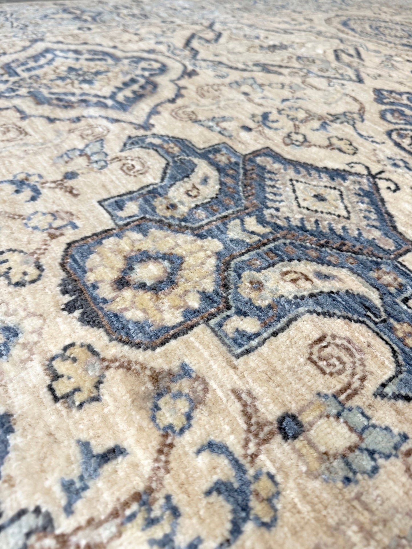 6x9 handmade transitional Ziegler Sultanabad Turkish rug in soft ivory, beige, and muted blue tones with a neutral, calming palette. Ideal for living rooms, dining rooms, and bedrooms in modern, rustic, or coastal décor. From a rug shop in Burlingame, San Francisco Bay Area, CA with free shipping.