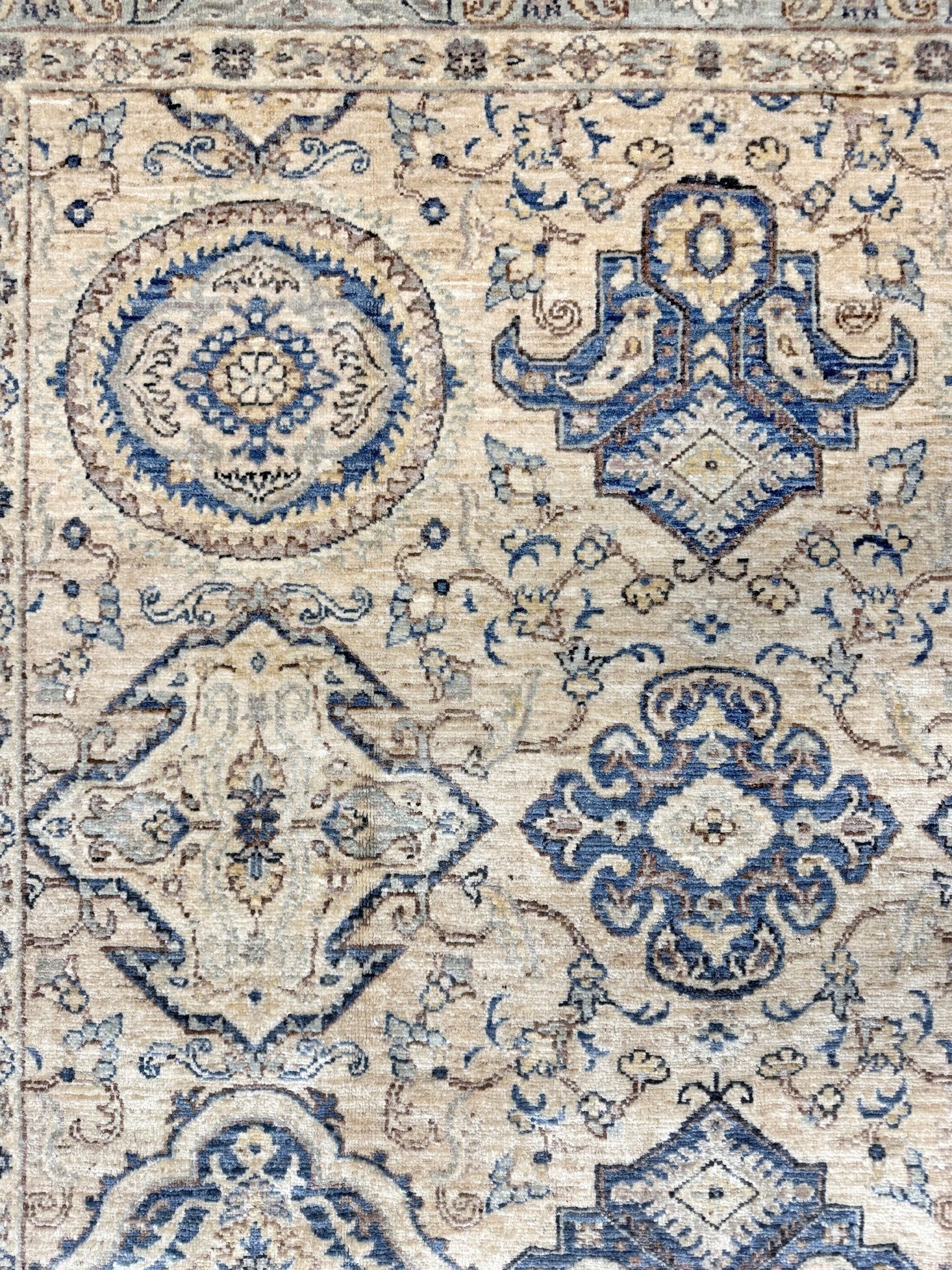 6x9 handmade transitional Ziegler Sultanabad Turkish rug in soft ivory, beige, and muted blue tones with a neutral, calming palette. Ideal for living rooms, dining rooms, and bedrooms in modern, rustic, or coastal décor. From a rug shop in Burlingame, San Francisco Bay Area, CA with free shipping.