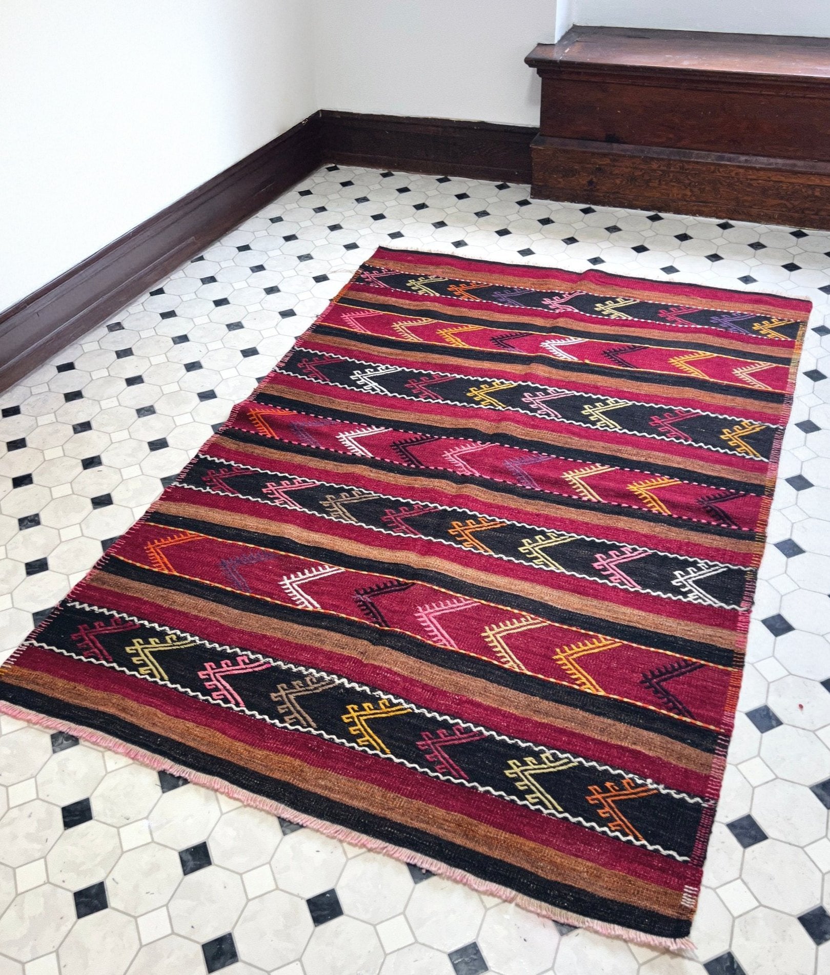 4x6 vintage anatolian rug. small turkish rug for bedroom living room kitchen office. Oriental rug store Los Altos Palo alto. Buy rug online free shipping to USA and canada.