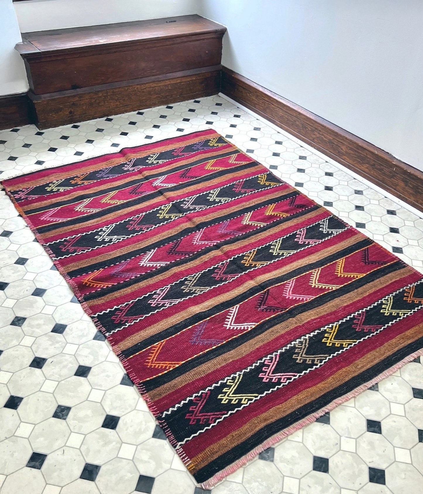 4x6 vintage anatolian rug. small turkish rug for bedroom living room kitchen office. Oriental rug store Los Altos Palo alto. Buy rug online free shipping to USA and canada.