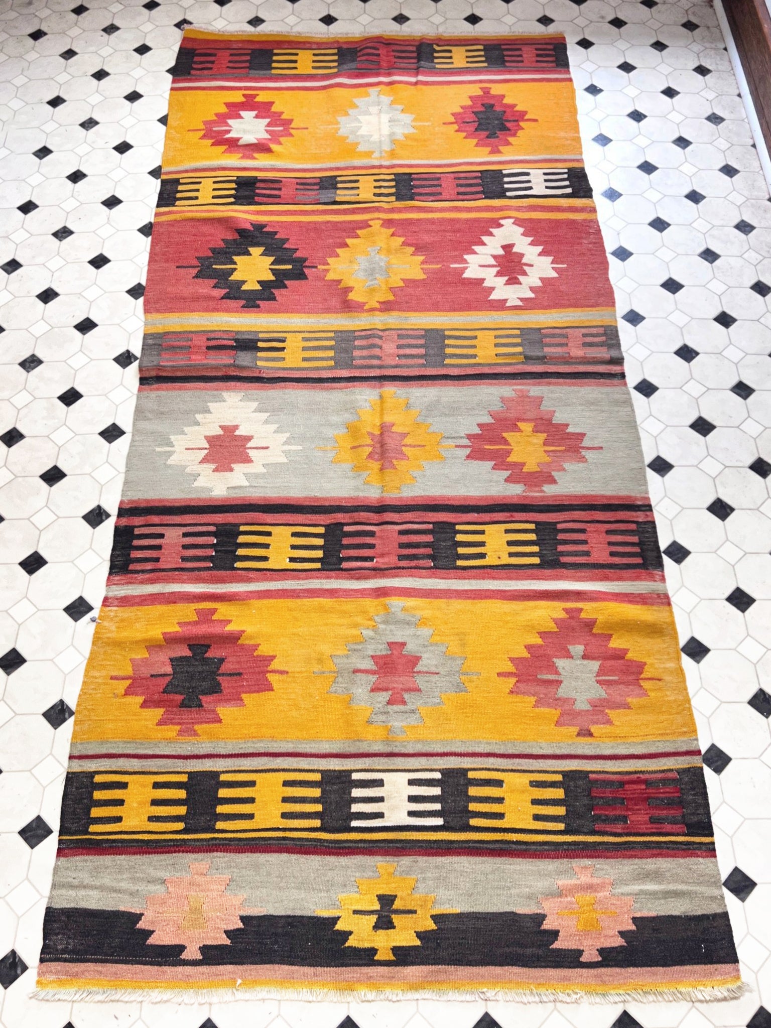 4x9 Navajo style Vintage Turkish Runner. Anatolian wool Rug. Oriental rug shop Berkeley Palo Alto Los Atos. Vintage rug shop san francisco bay area palo alto. Online rug shopping free shipping to USA Canada toronto California. 