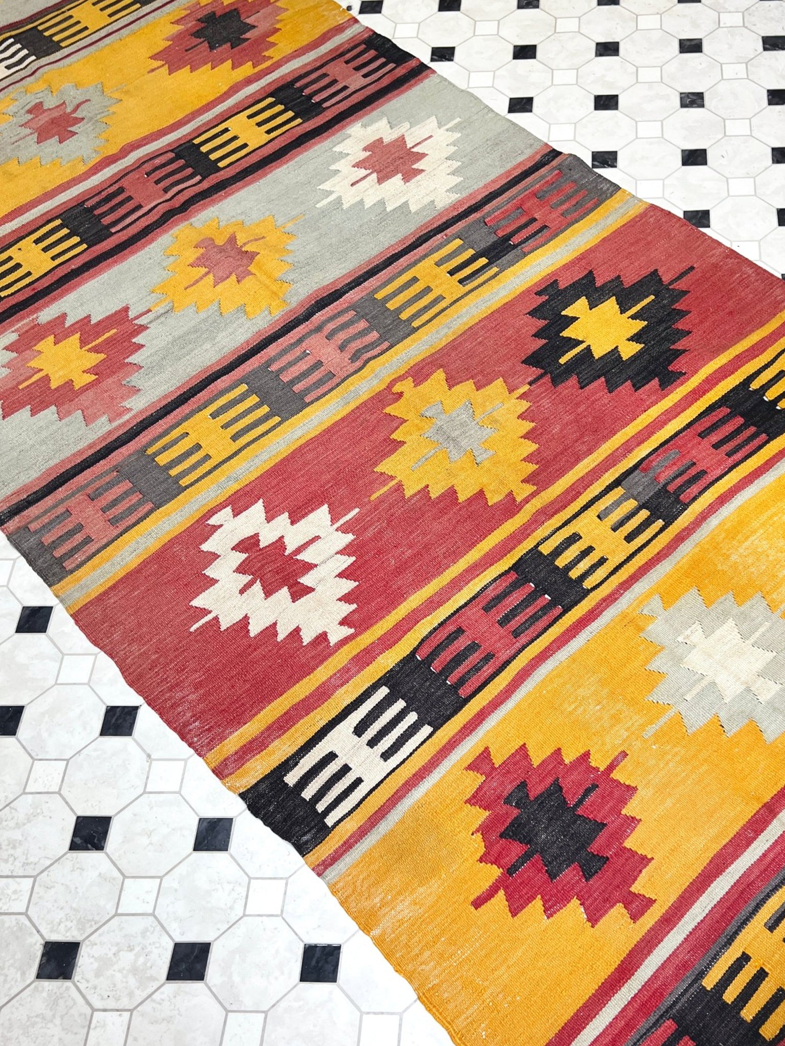 4x9 Navajo style Vintage Turkish Runner. Anatolian wool Rug. Oriental rug shop Berkeley Palo Alto Los Atos. Vintage rug shop san francisco bay area palo alto. Online rug shopping free shipping to USA Canada toronto California. 