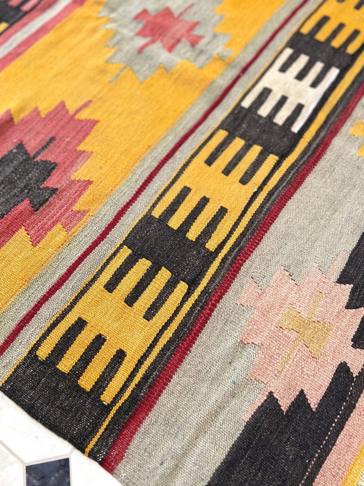 4x9 Navajo style Vintage Turkish Runner. Anatolian wool Rug. Oriental rug shop Berkeley Palo Alto Los Atos. Vintage rug shop san francisco bay area palo alto. Online rug shopp,ng free shipping to USA Canada toronto California. 