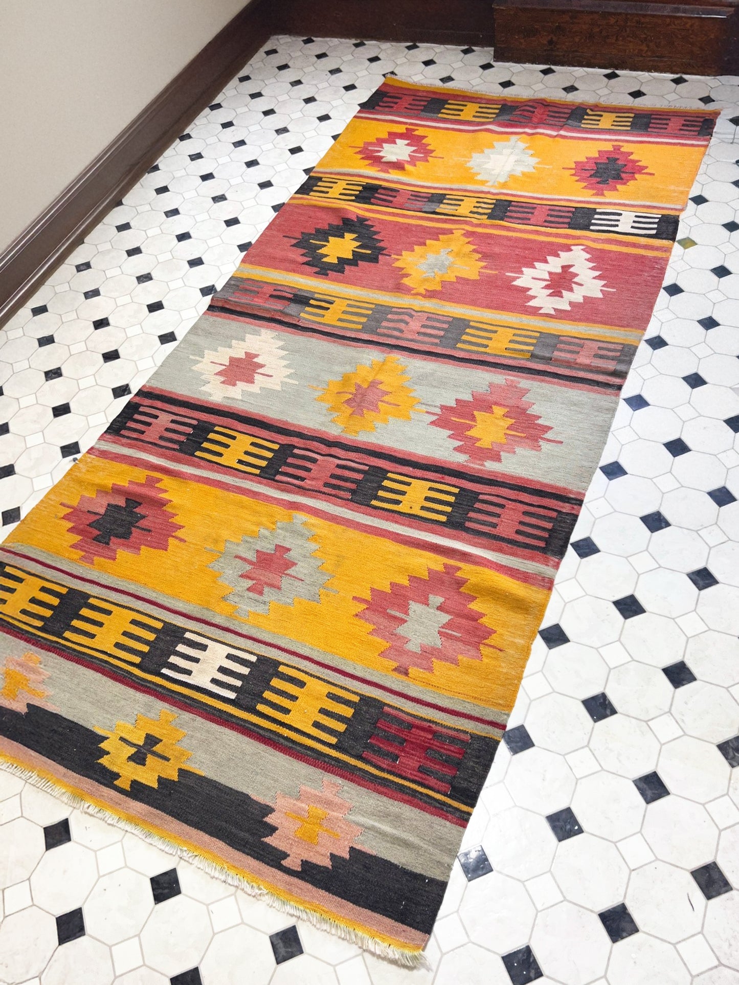 4x9 Navajo style Vintage Turkish Runner. Anatolian wool Rug. Oriental rug shop Berkeley Palo Alto Los Atos. Vintage rug shop san francisco bay area palo alto. Online rug shopping free shipping to USA Canada toronto California. 