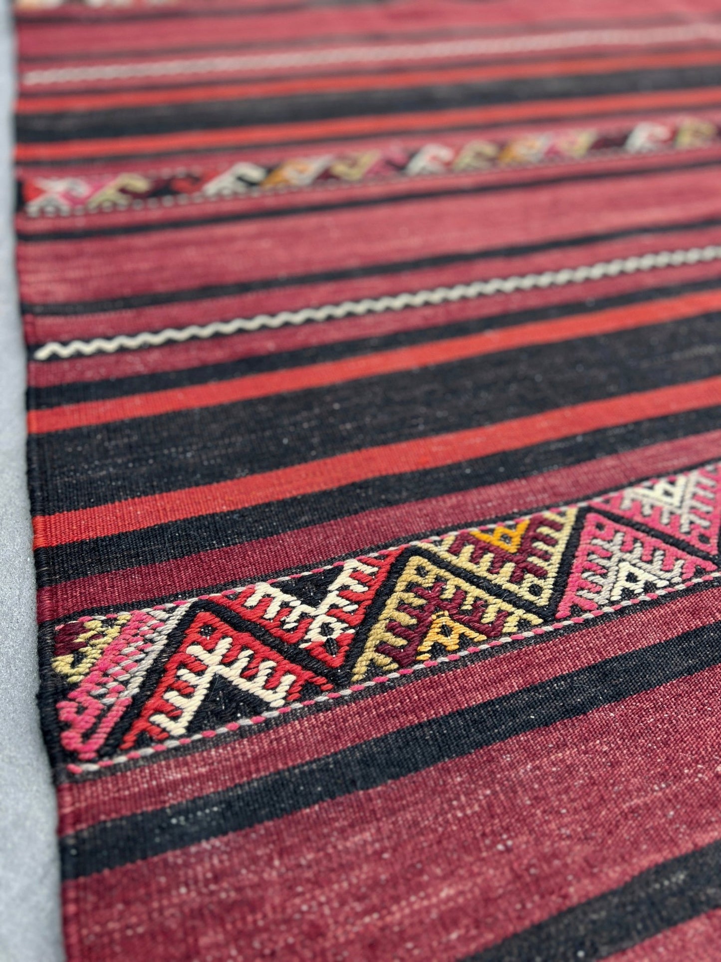 Brick Red & Black Sivas Kilim • Vintage Turkish Flatweave Rug (5'7"x10'9")