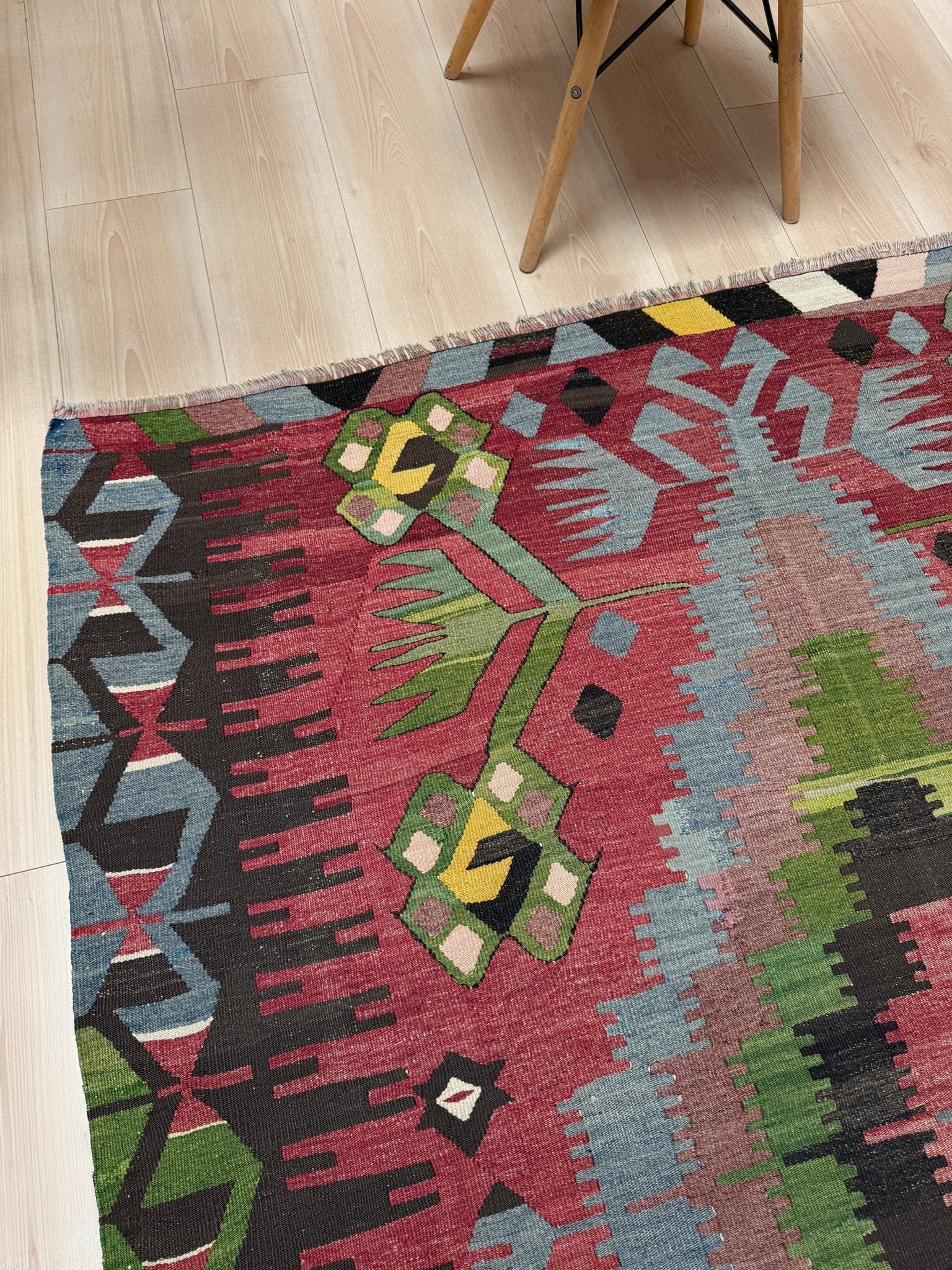 Vintage Esme Turkish kilim rug featuring in madder red, olive green colors, geometric medallions, handmade Anatolian wool flatweave rug measuring 6x10 in excellent vintage condition.
