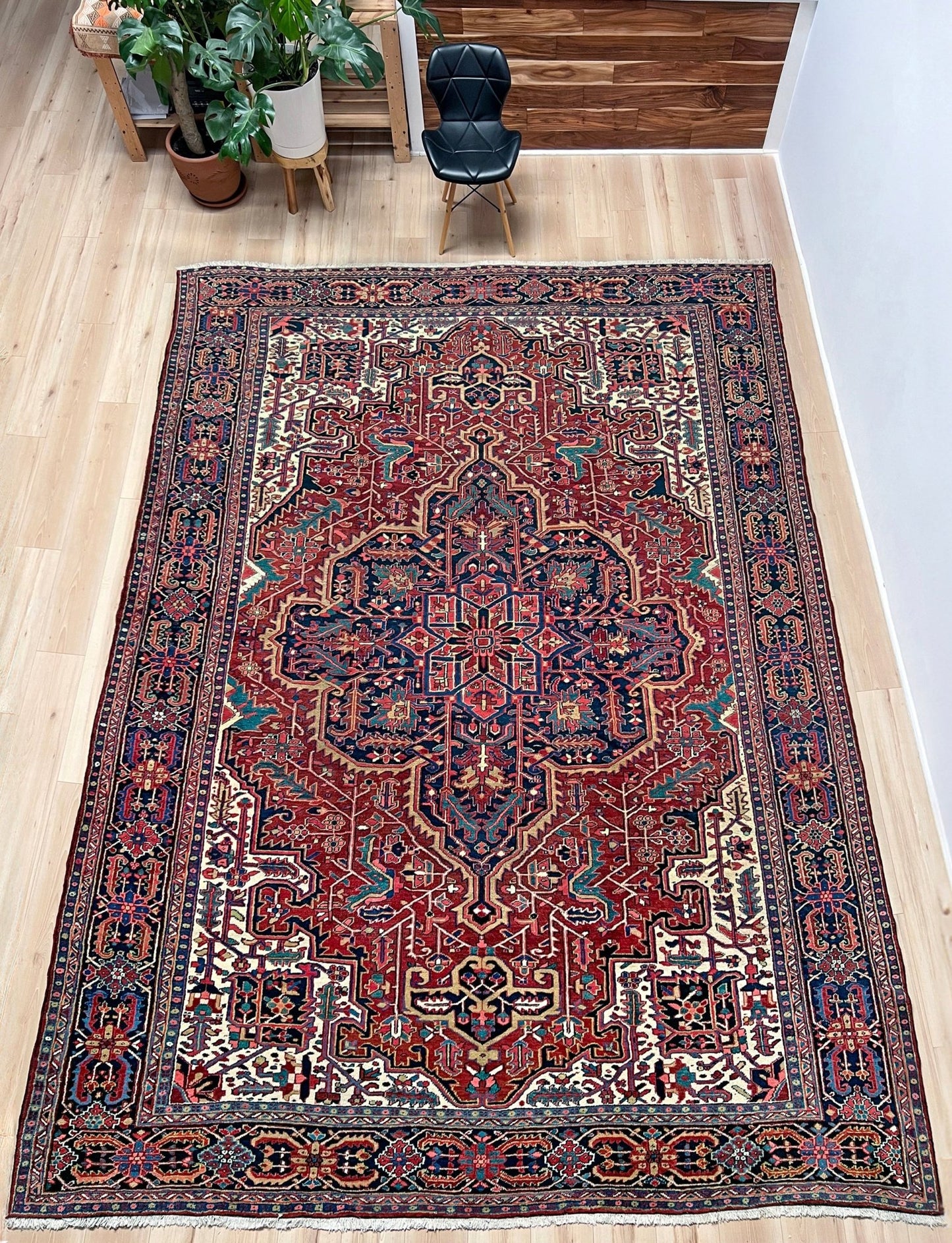 serapi heriz persian handmade area rug. 10x14 vintage rug for living room. Luxury living room rug shop palo alto menlo park. Oriental rug shop san francisco bay area.