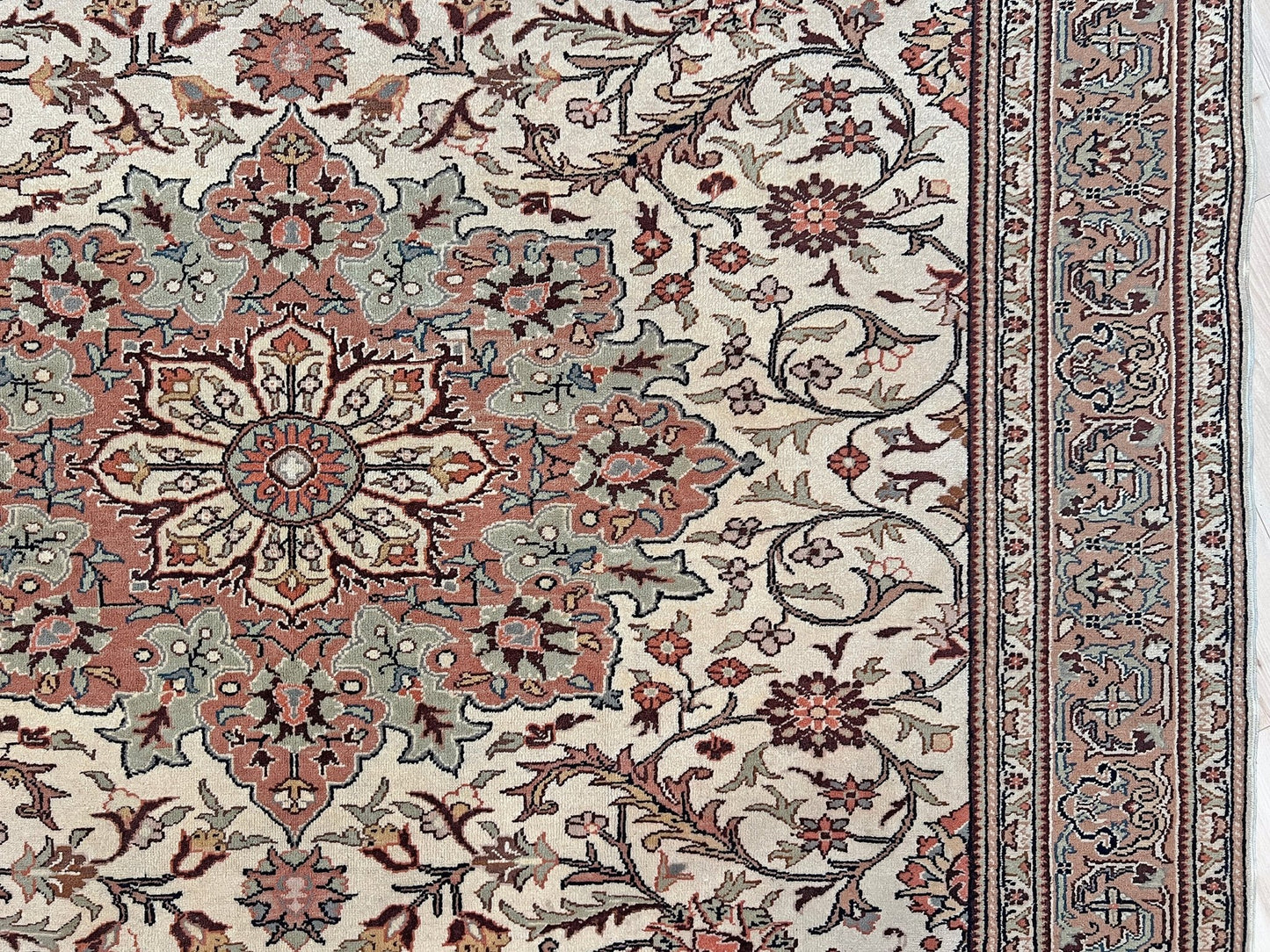 Kayseri vintage turkish rug shop san francisco bay area. Luxury rug shop palo alto menlo park. Neutral rug for living room bedroom dining.