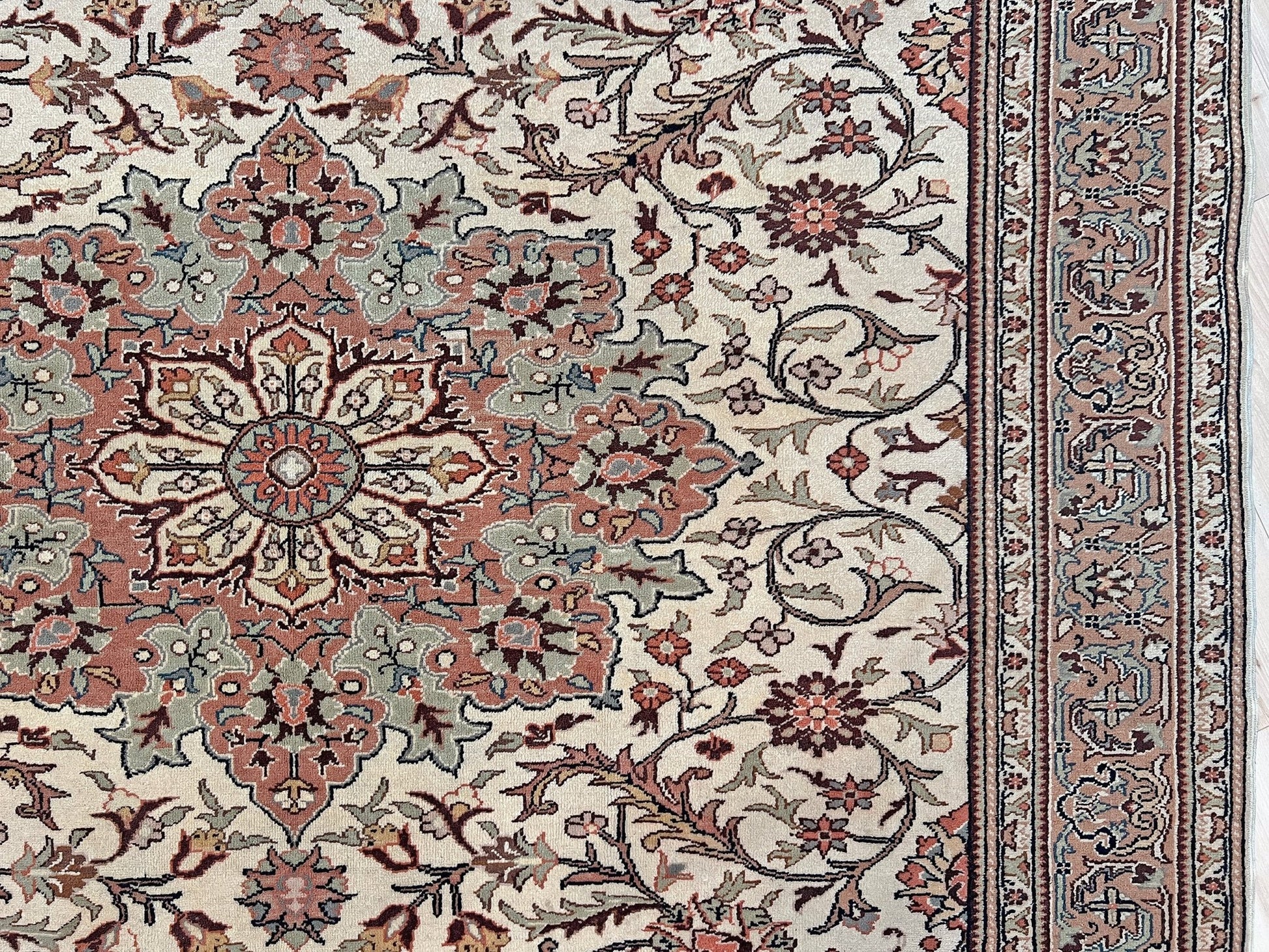 Kayseri vintage turkish rug shop san francisco bay area. Luxury rug shop palo alto menlo park. Neutral rug for living room bedroom dining.