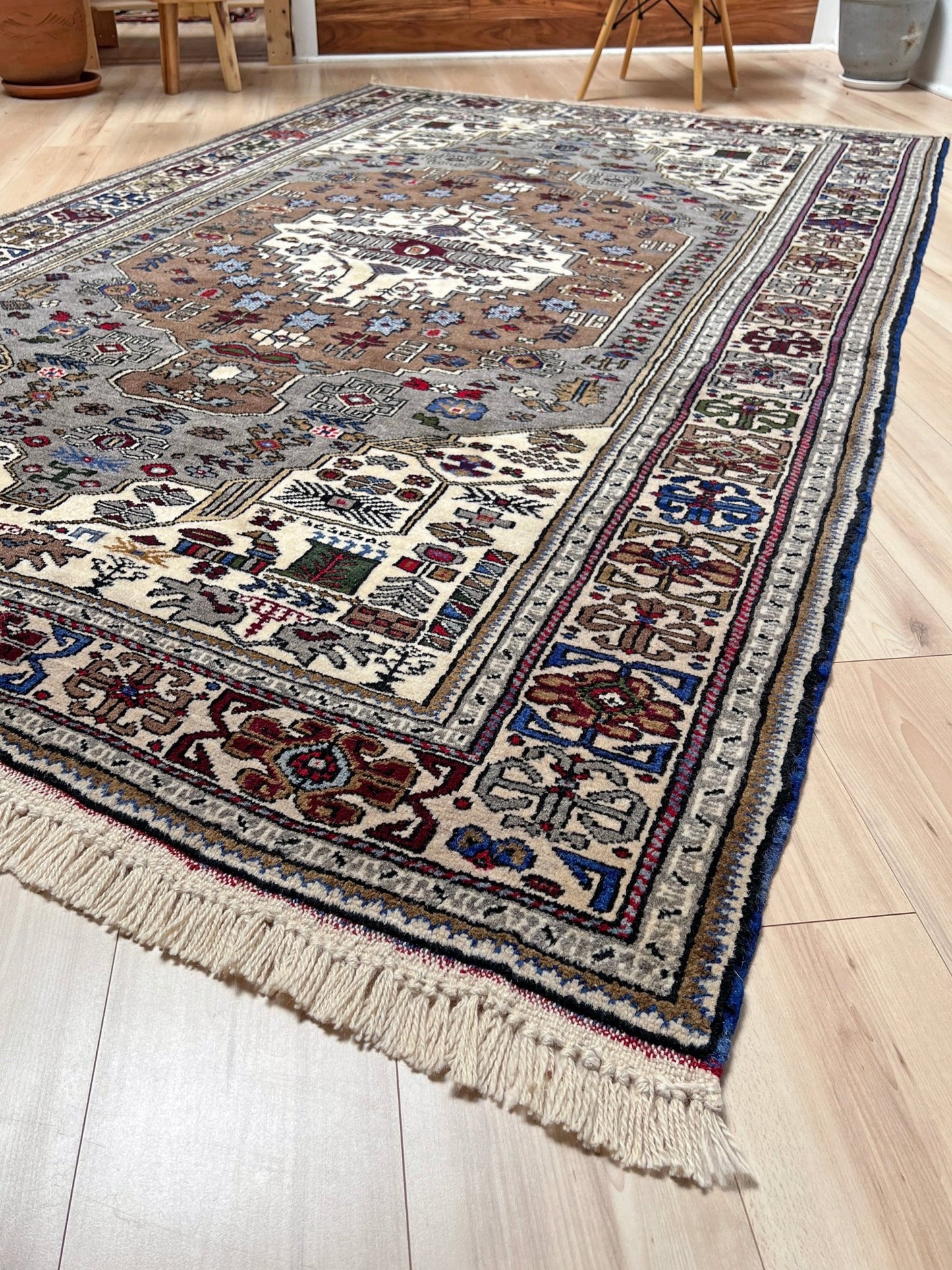 Konya Cavuslu vintage turkish rug shop san francisco bay area. Oriental rug shop Palo alto. Luxury rug shop berkeley CA.