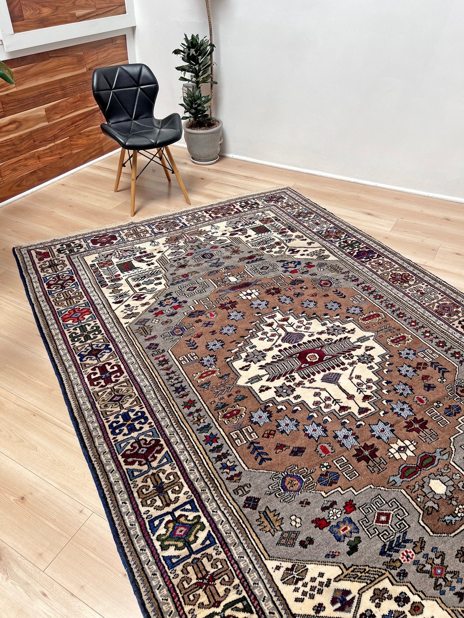 Konya Cavuslu vintage turkish rug shop san francisco bay area. Oriental rug shop Palo alto. Luxury rug shop berkeley CA.