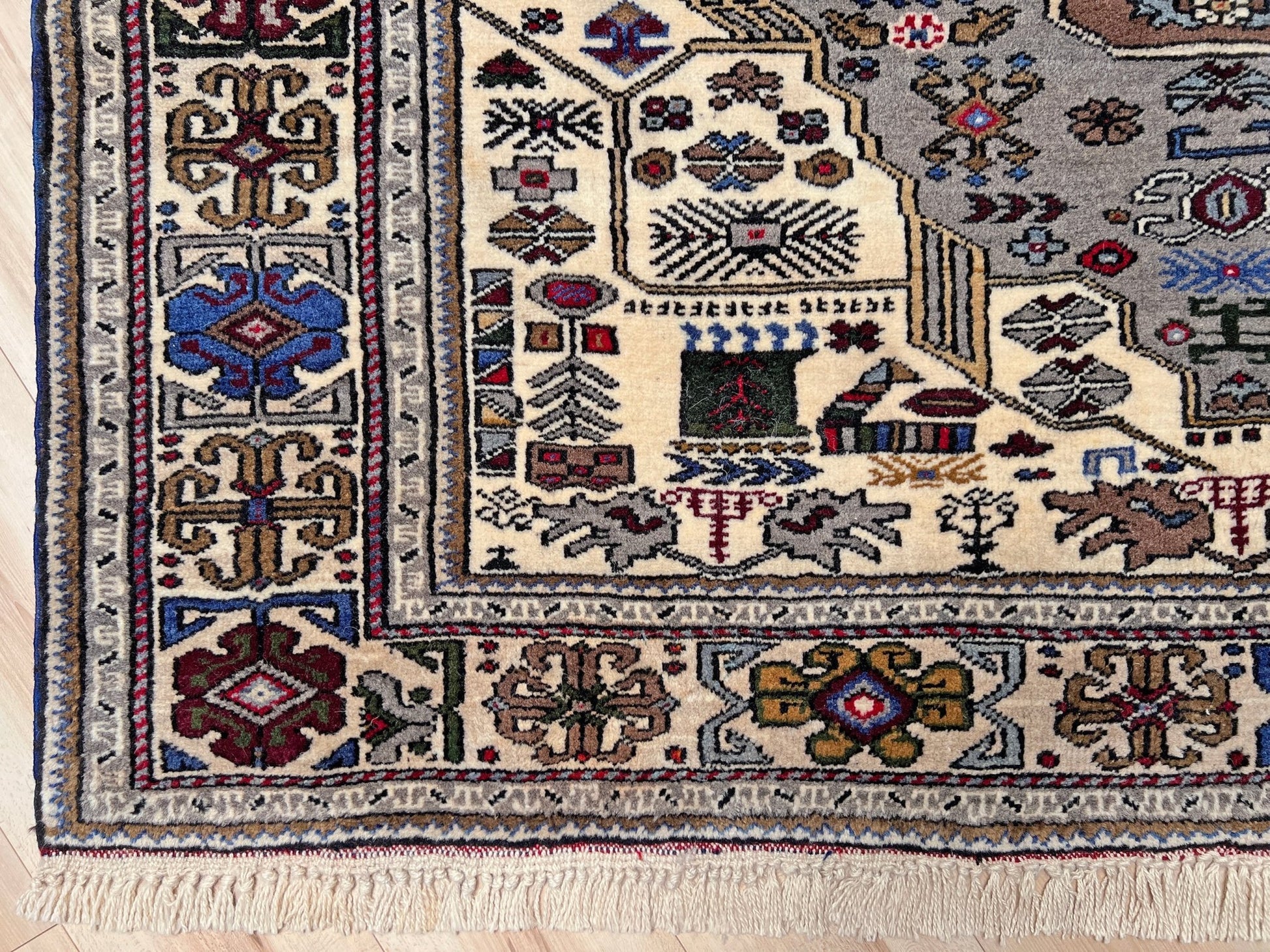 Konya Cavuslu vintage turkish rug shop san francisco bay area. Oriental rug shop Palo alto. Luxury rug shop berkeley CA.