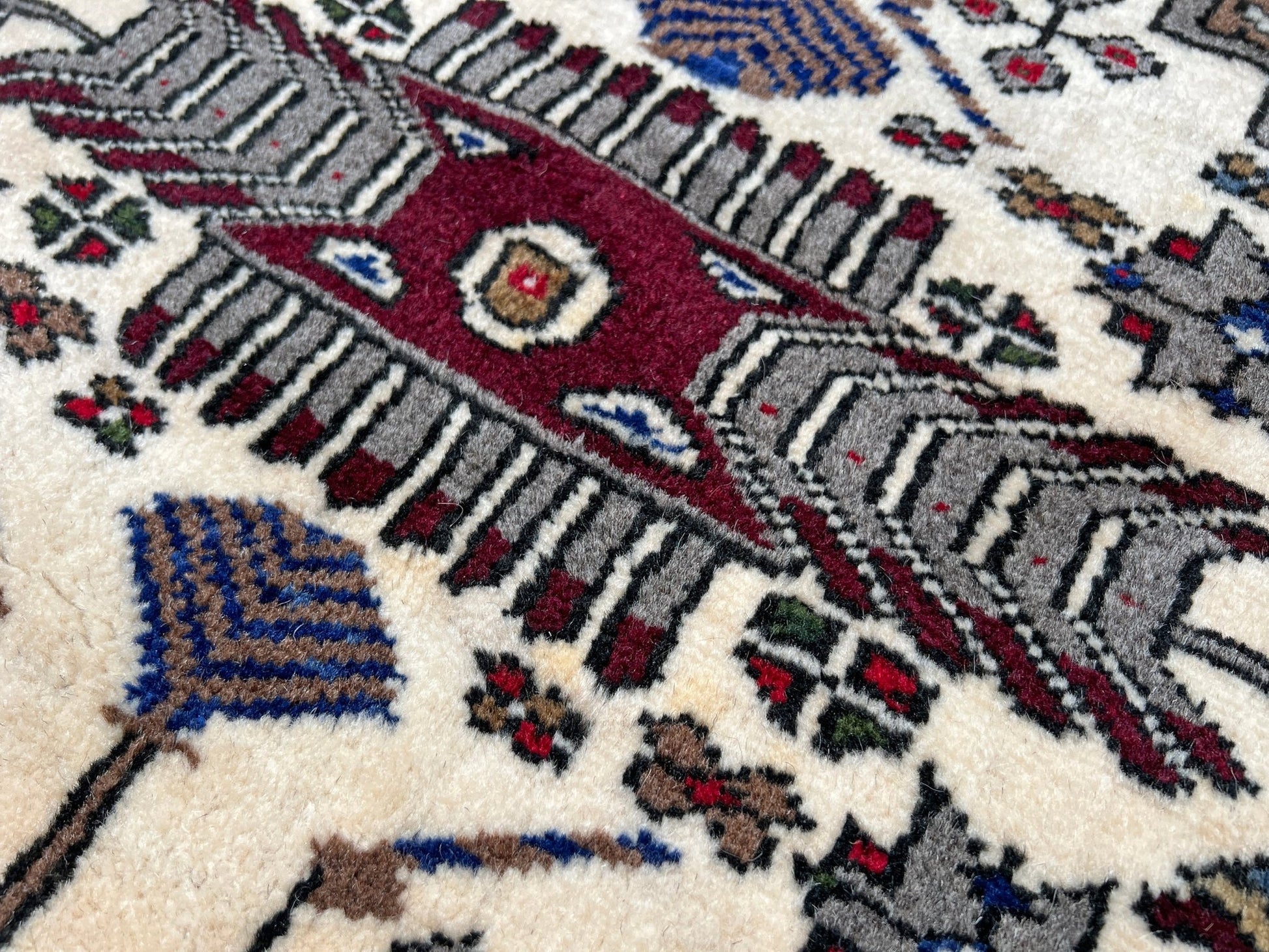 Konya Cavuslu vintage turkish rug shop san francisco bay area. Oriental rug shop Palo alto. Luxury rug shop berkeley CA.