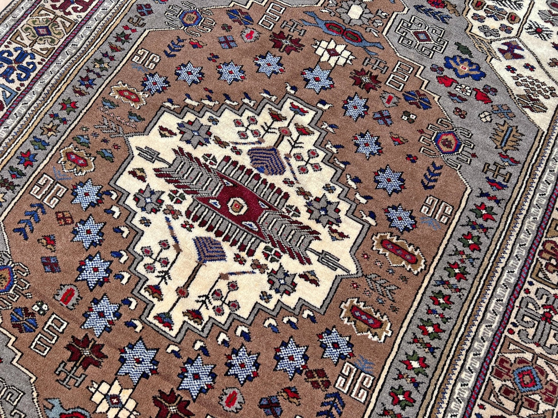 Konya Cavuslu vintage turkish rug shop san francisco bay area. Oriental rug shop Palo alto. Luxury rug shop berkeley CA.