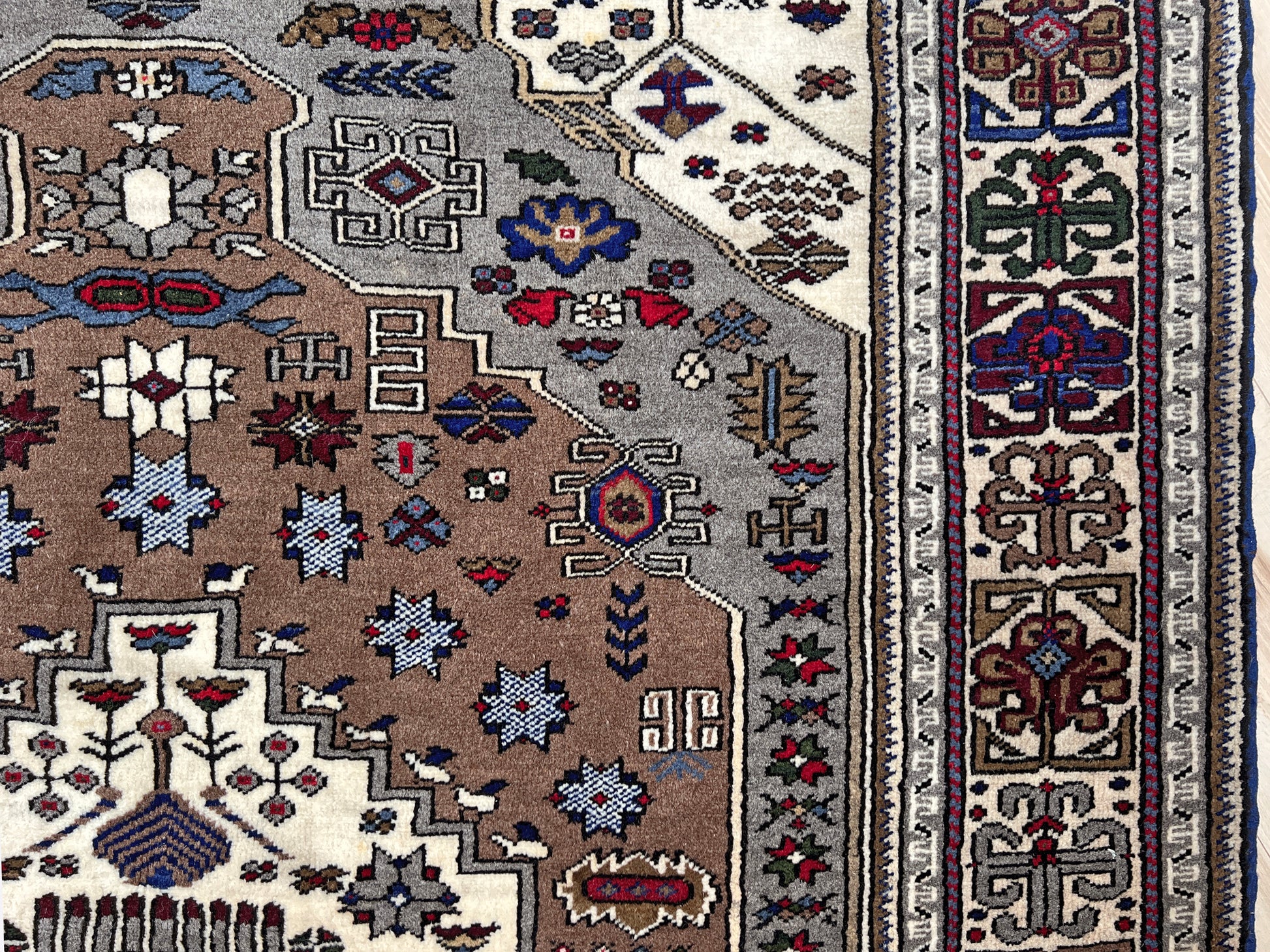 Konya Cavuslu vintage turkish rug shop san francisco bay area. Oriental rug shop Palo alto. Luxury rug shop berkeley CA.