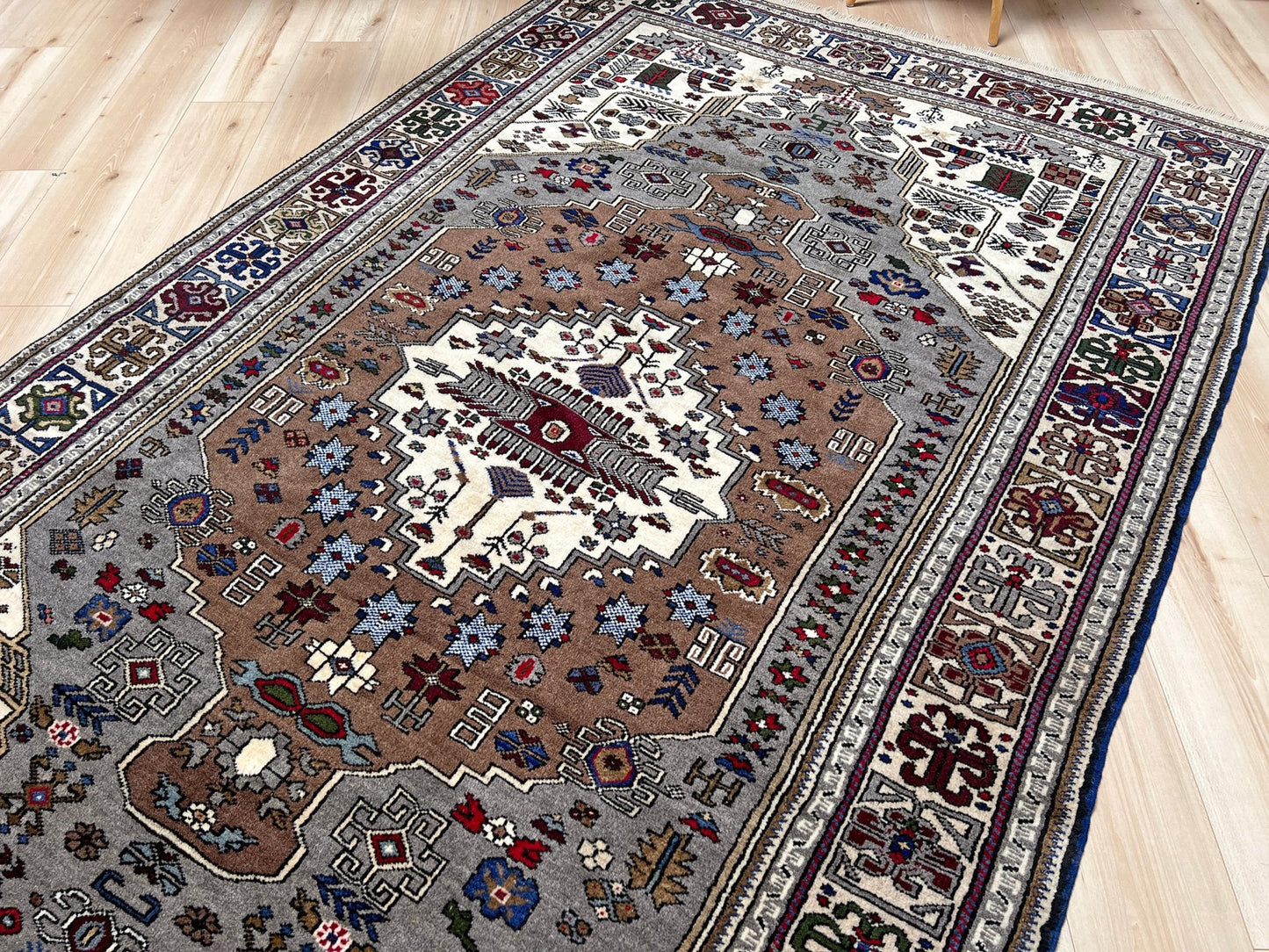 Konya Cavuslu vintage turkish rug shop san francisco bay area. Oriental rug shop Palo alto. Luxury rug shop berkeley CA.