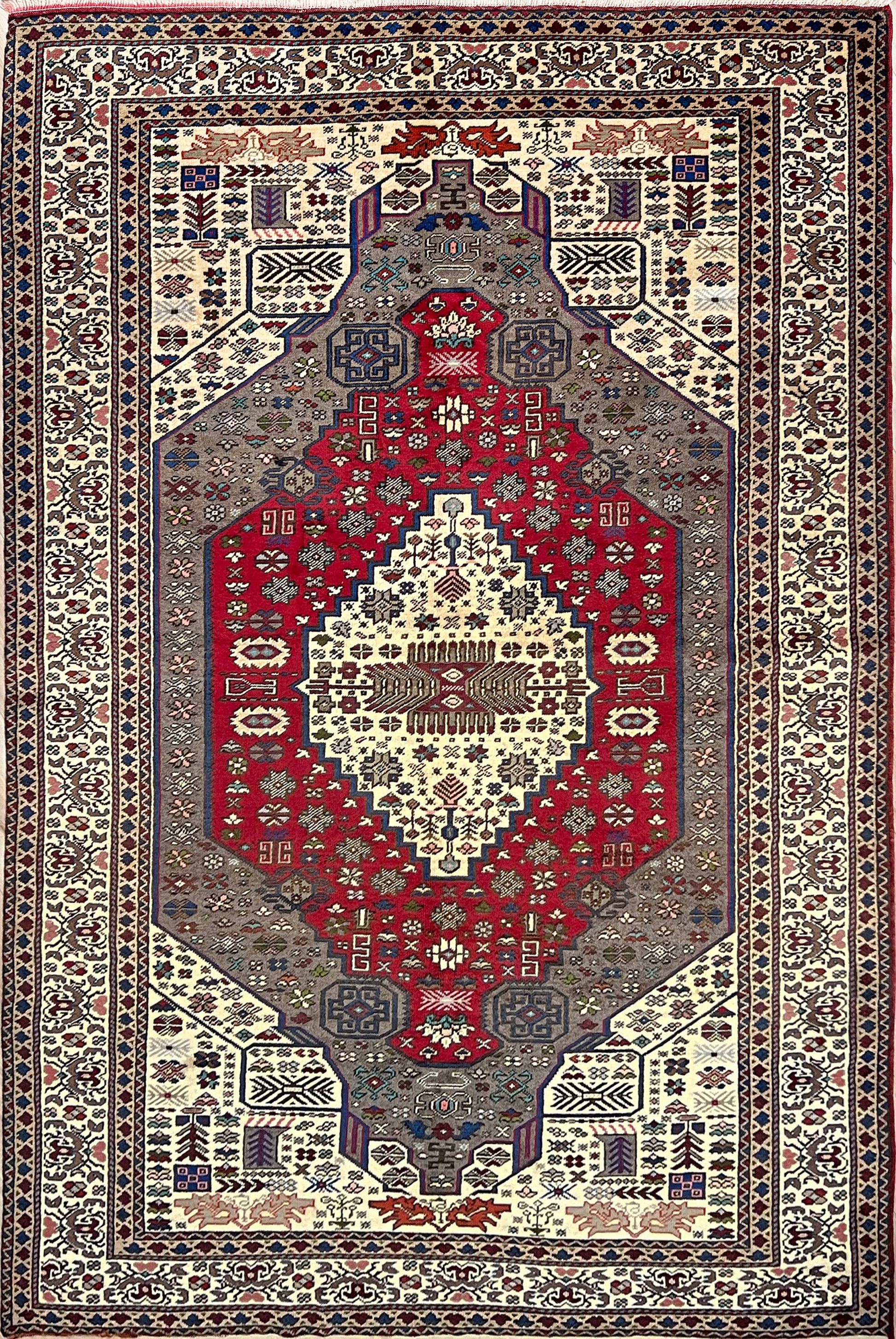 Konya vintage turkish rug shop san francisco bay area. Oriental rug shop Palo alto. Luxury rug with natural color tones shop berkeley CA.