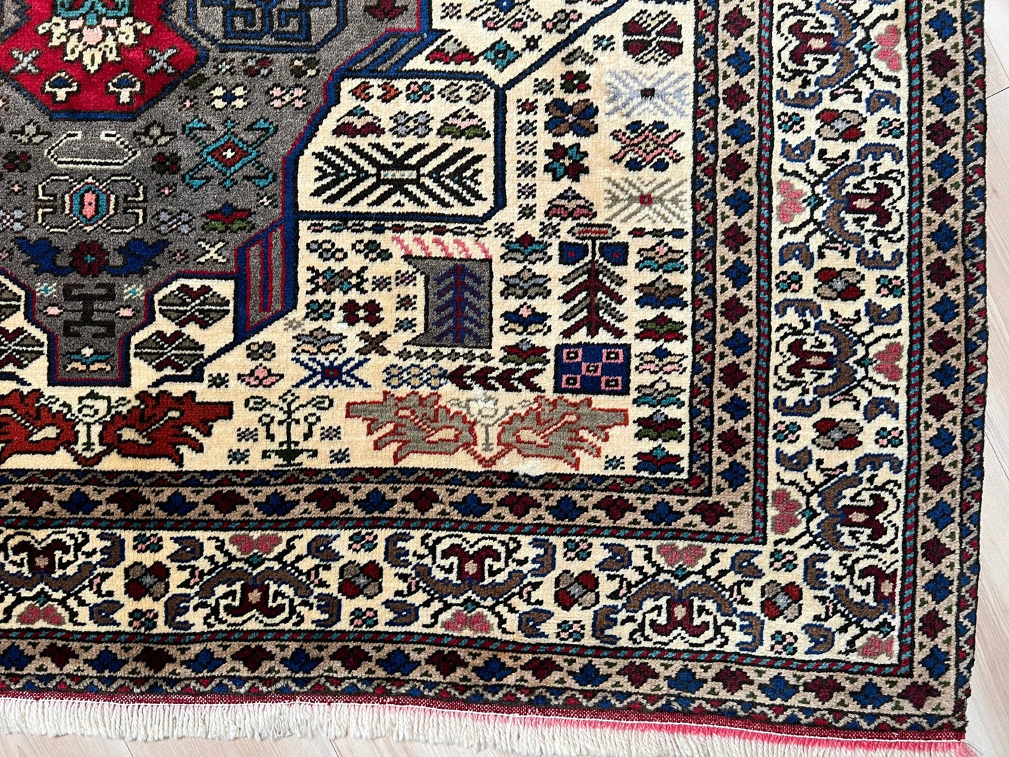 Konya vintage turkish rug shop san francisco bay area. Oriental rug shop Palo alto. Luxury rug with natural color tones shop berkeley CA.