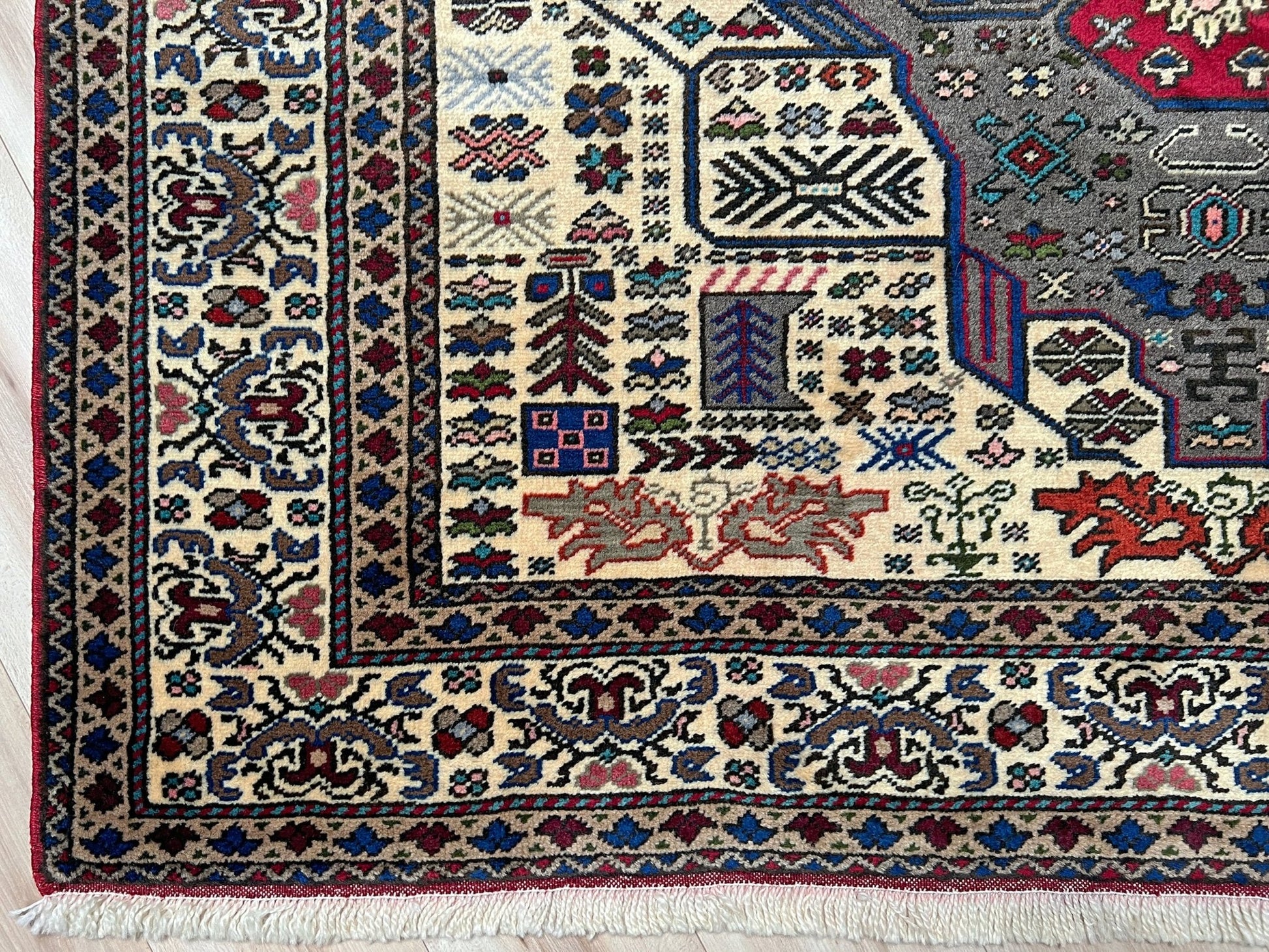 Konya vintage turkish rug shop san francisco bay area. Oriental rug shop Palo alto. Luxury rug with natural color tones shop berkeley CA.