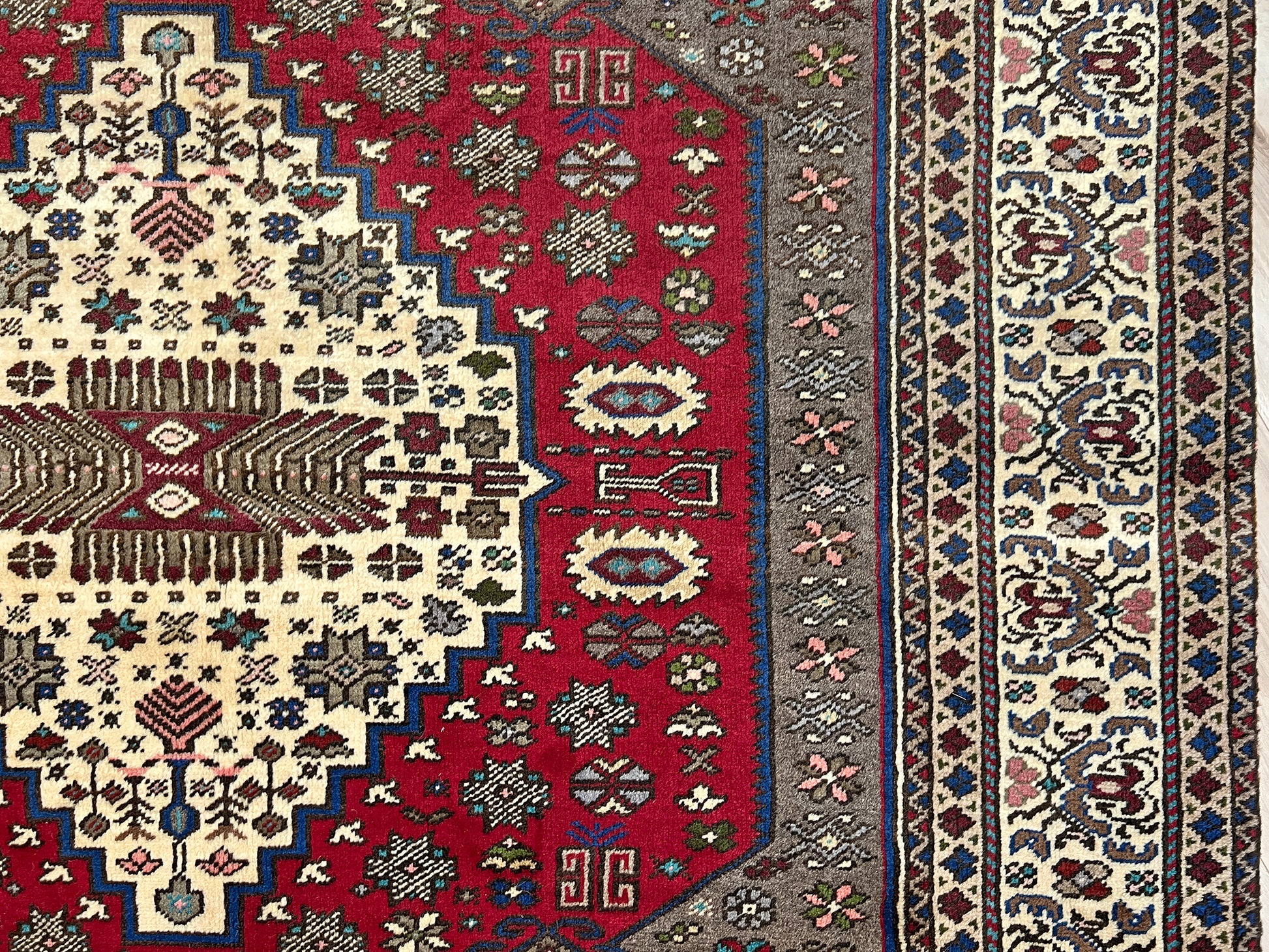 Konya vintage turkish rug shop san francisco bay area. Oriental rug shop Palo alto. Luxury rug with natural color tones shop berkeley CA.