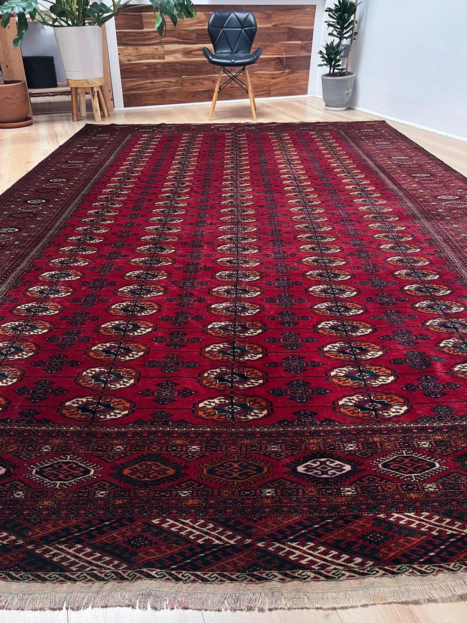 bukhara vintage turkmen rug 8x10. Luxury handmade rug shop palo alto. Oriental rug shop san francisco bay area.