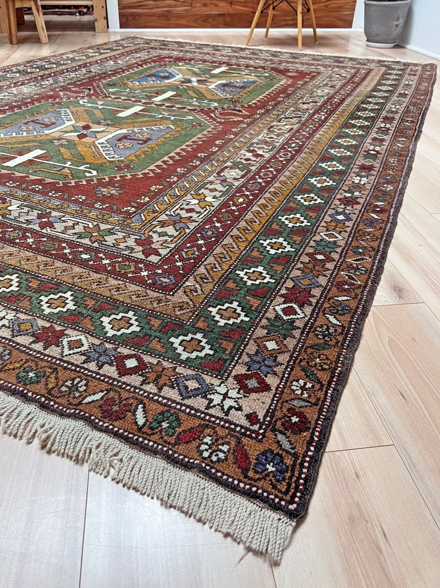 Kars kurdish handmade rug. 6x8 neutral color living room rug shop san francisco bay area. Vintage rug shop palo alto. Handmade rug in living room setting.