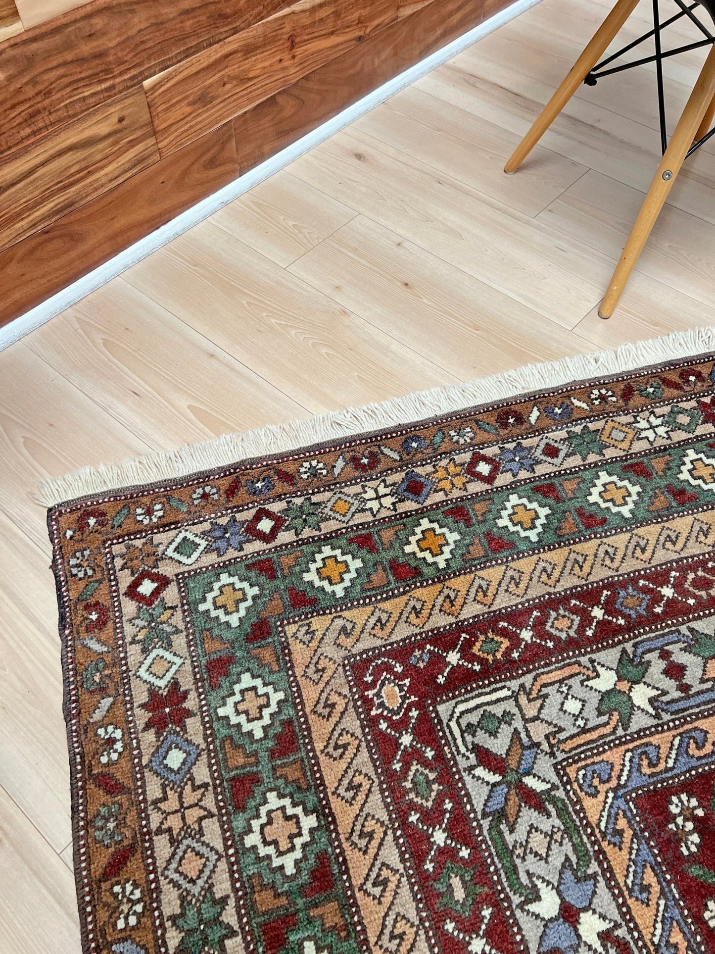 Kars kurdish handmade rug. 6x8 neutral color living room rug shop san francisco bay area. Vintage rug shop palo alto. Handmade rug in living room setting.