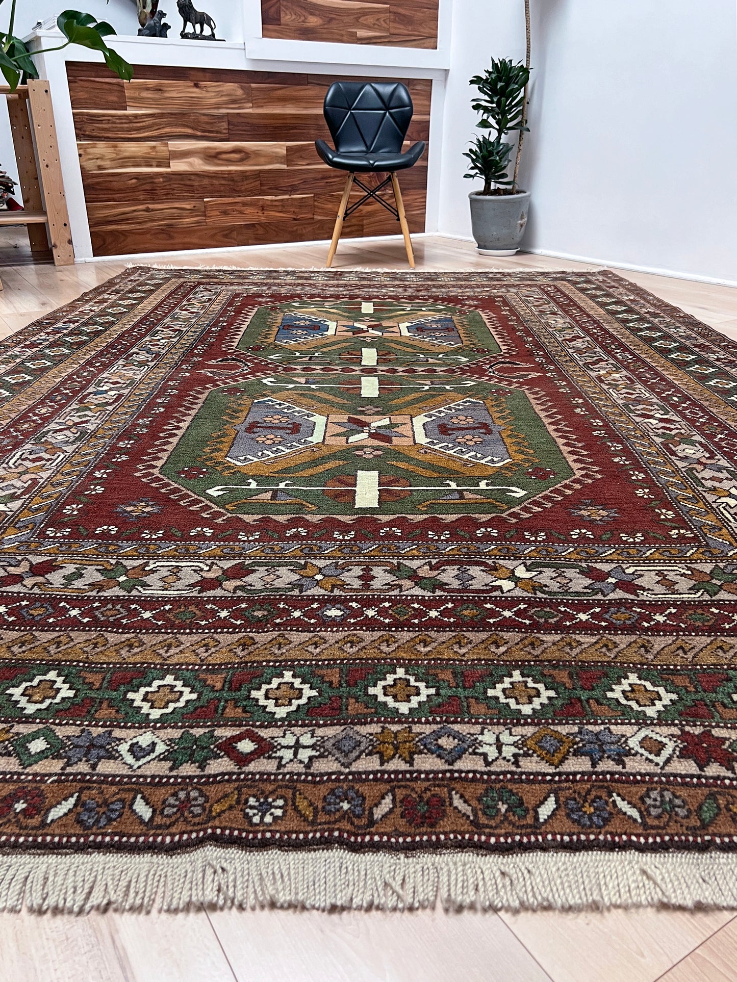 Kars kurdish handmade rug. 6x8 neutral color living room rug shop san francisco bay area. Vintage rug shop palo alto. Handmade rug in living room setting.