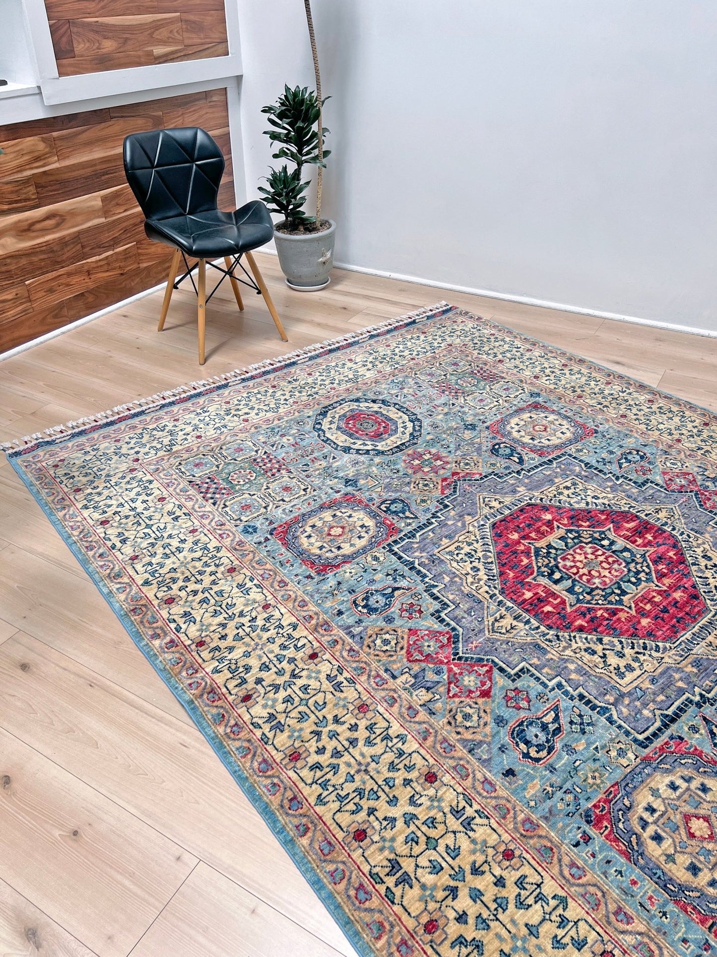 mamluk handmade area rug. Luxury rug for living room. Exquisite rug shop palo alto. Oriental rug shop san francisco bay area.