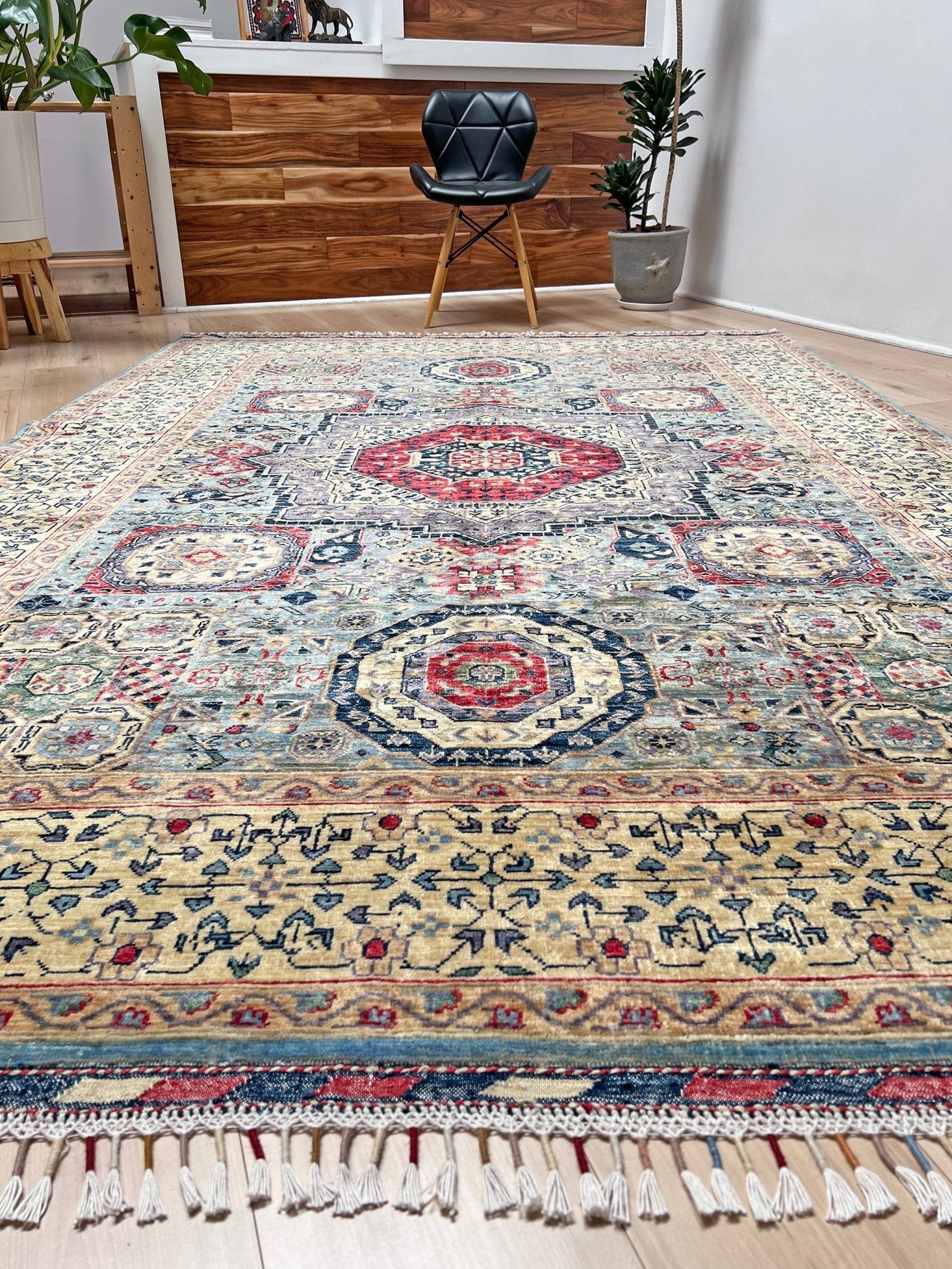 mamluk handmade area rug. Luxury rug for living room. Exquisite rug shop palo alto. Oriental rug shop san francisco bay area.