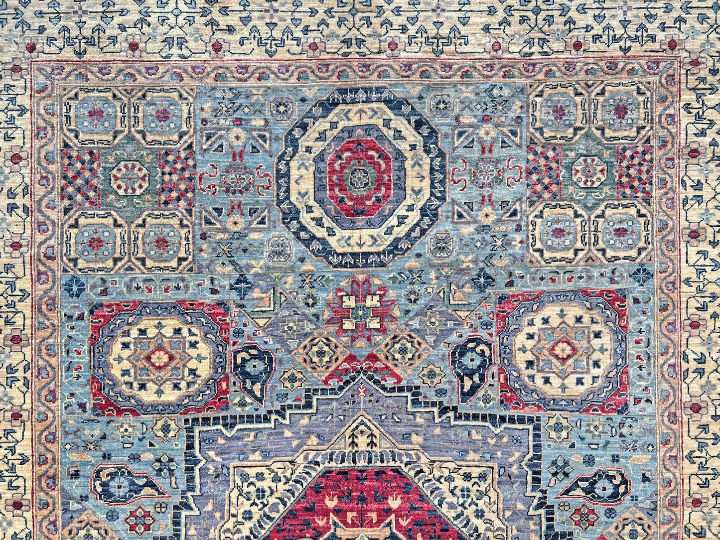 mamluk handmade area rug. Luxury rug for living room. Exquisite rug shop palo alto. Oriental rug shop san francisco bay area.