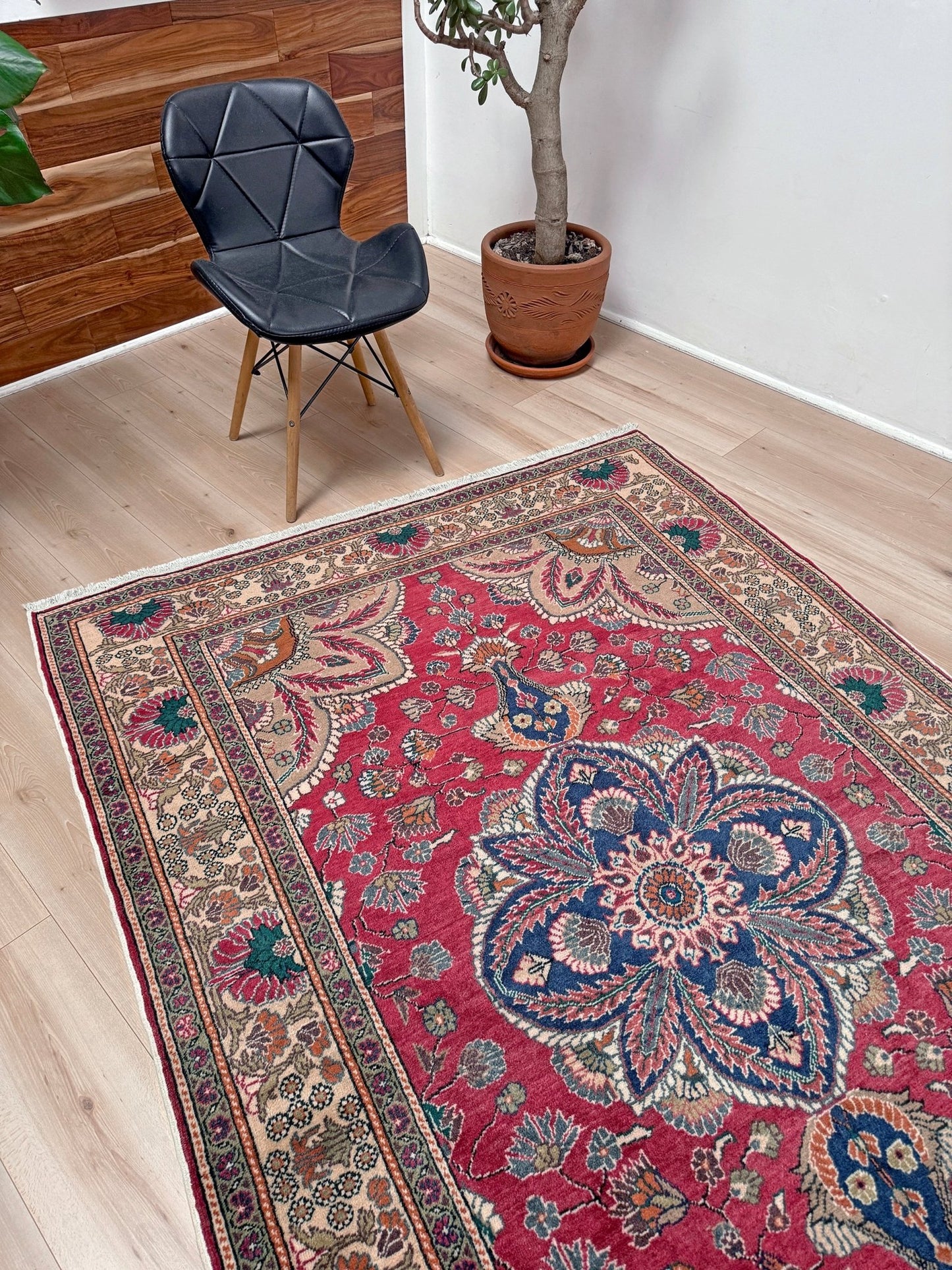 Crimson Red 5x7 Kayseri handmade Turkish wool rug from the best rug shop in the San Francisco Bay Area, Burlingame CA, free shipping available. Perfect for living rooms, bedrooms, dining rooms, studies, or formal sitting areas