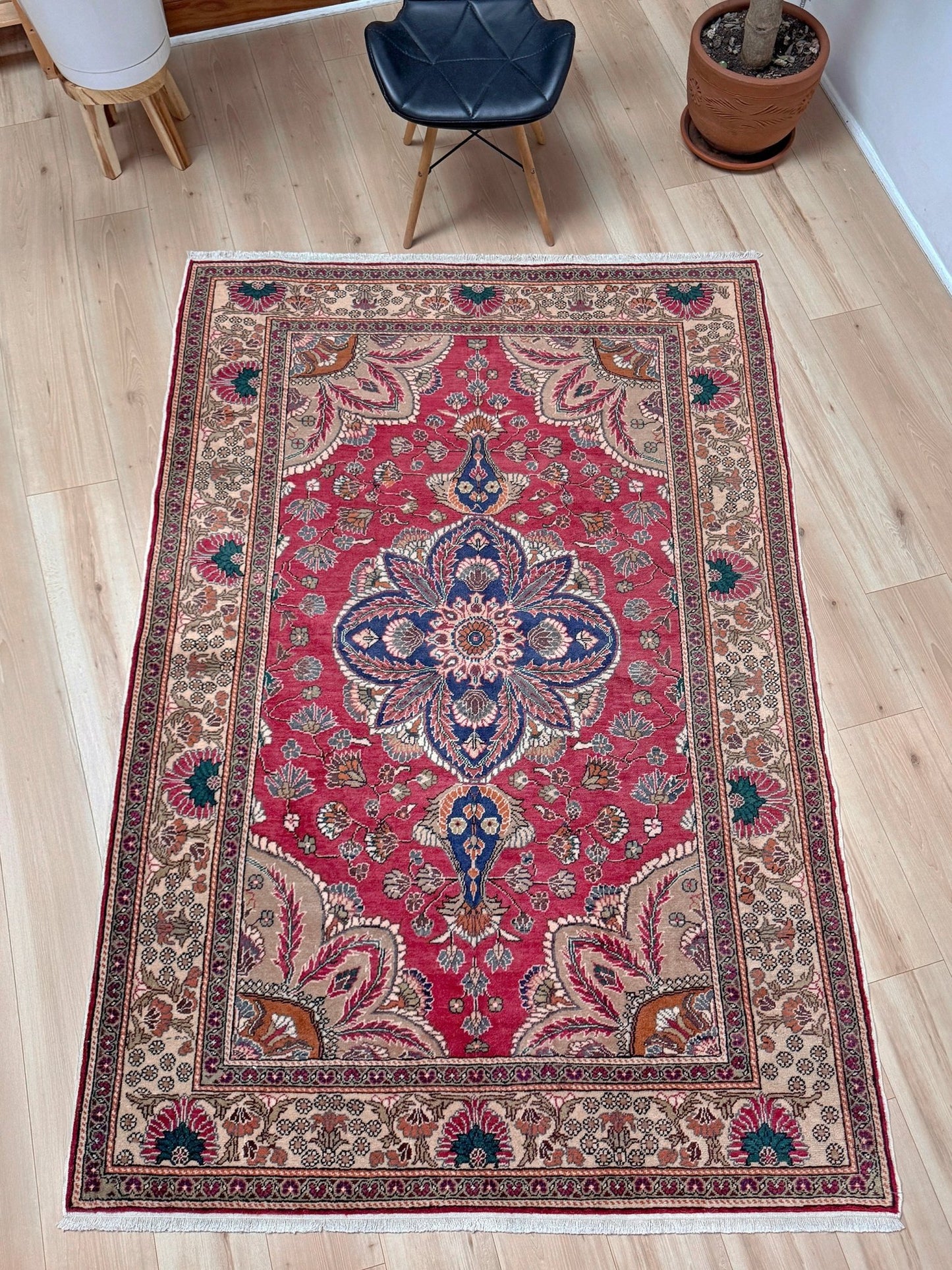 Crimson Red 5x7 Kayseri handmade Turkish wool rug from the best rug shop in the San Francisco Bay Area, Burlingame CA, free shipping available. Perfect for living rooms, bedrooms, dining rooms, studies, or formal sitting areas