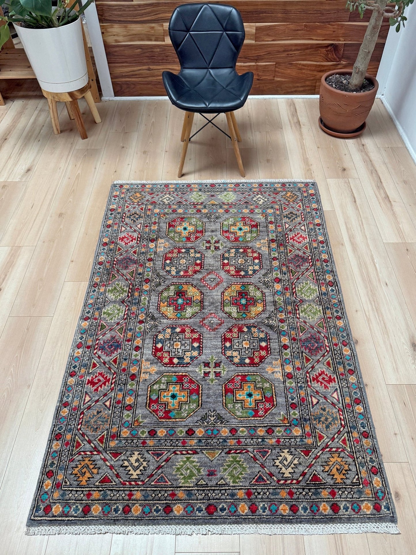 Transitional Gray Neutral Ersari Elephant Foot rug 4x6. Handmade Turkmen tribal wool rug perfect for living room, bedroom, or entryway. Free shipping from the best rug shop in the San Francisco Bay Area, Burlingame CA.