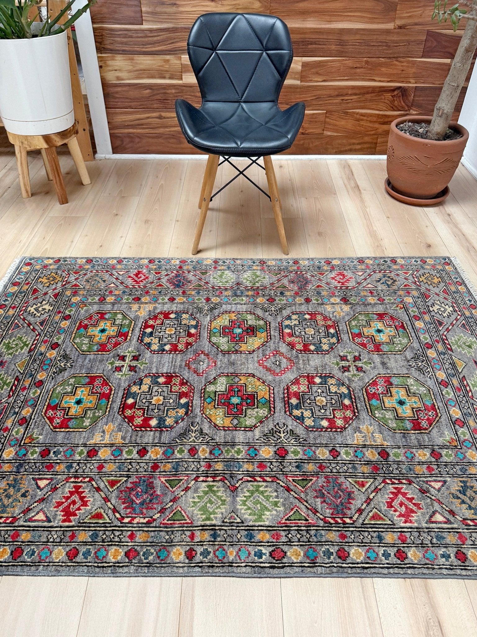 Transitional Gray Neutral Ersari Elephant Foot rug 4x6. Handmade Turkmen tribal wool rug perfect for living room, bedroom, or entryway. Free shipping from the best rug shop in the San Francisco Bay Area, Burlingame CA.