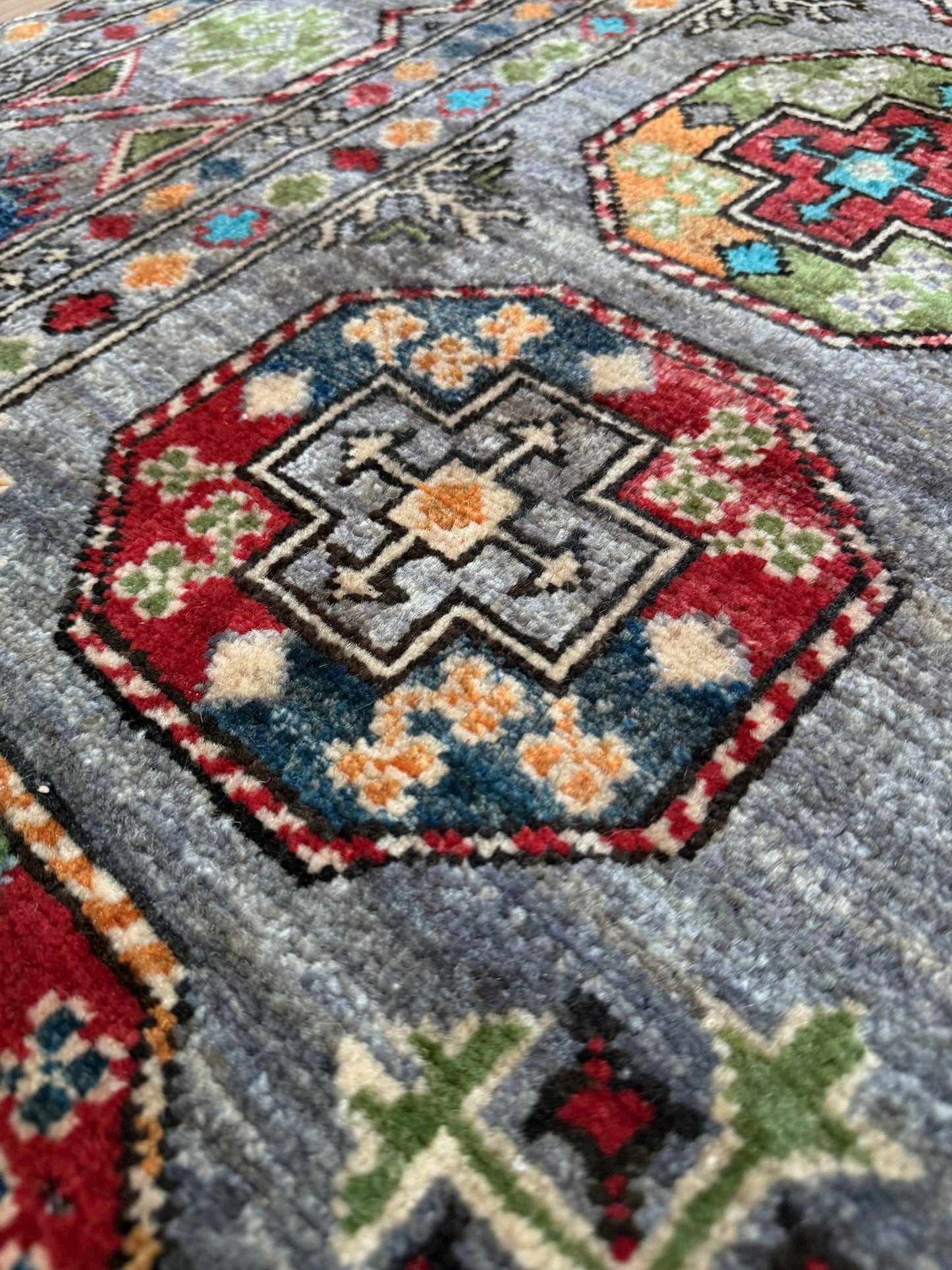 Neutral Ersari / Elephant Foot • Handmade Transitional Tribal Rug (3'9" x 5'8")