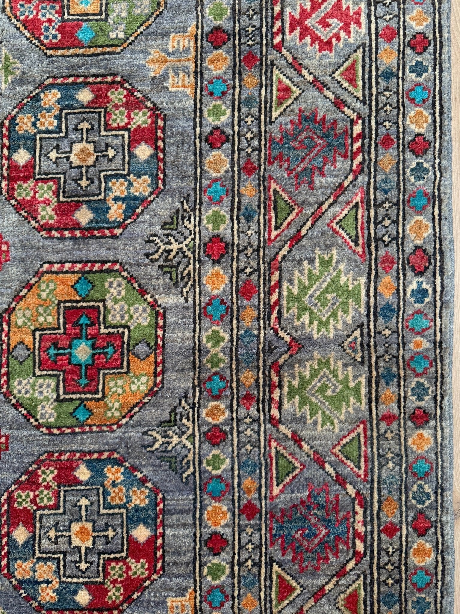 Transitional Gray Neutral Ersari Elephant Foot rug 4x6. Handmade Turkmen tribal wool rug perfect for living room, bedroom, or entryway. Free shipping from the best rug shop in the San Francisco Bay Area, Burlingame CA.